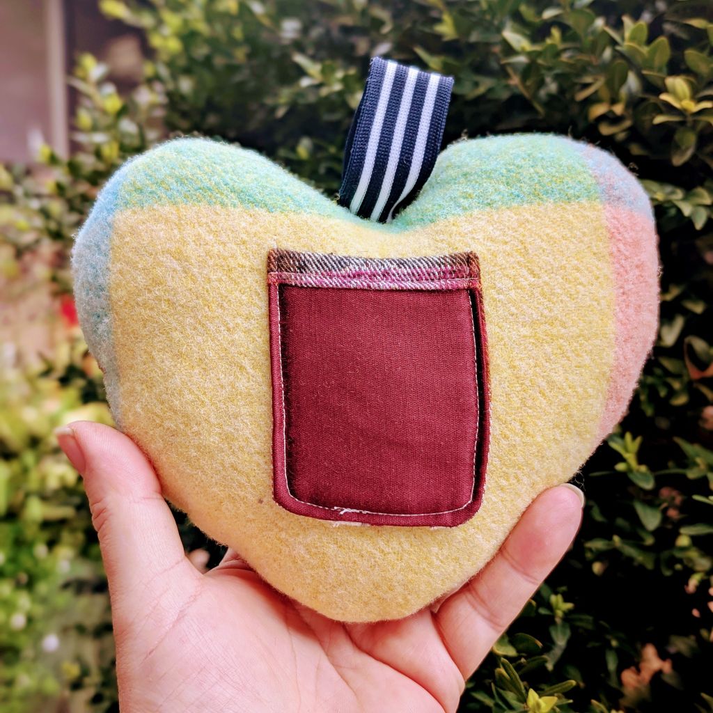 Stuffed heart cushion - Flames