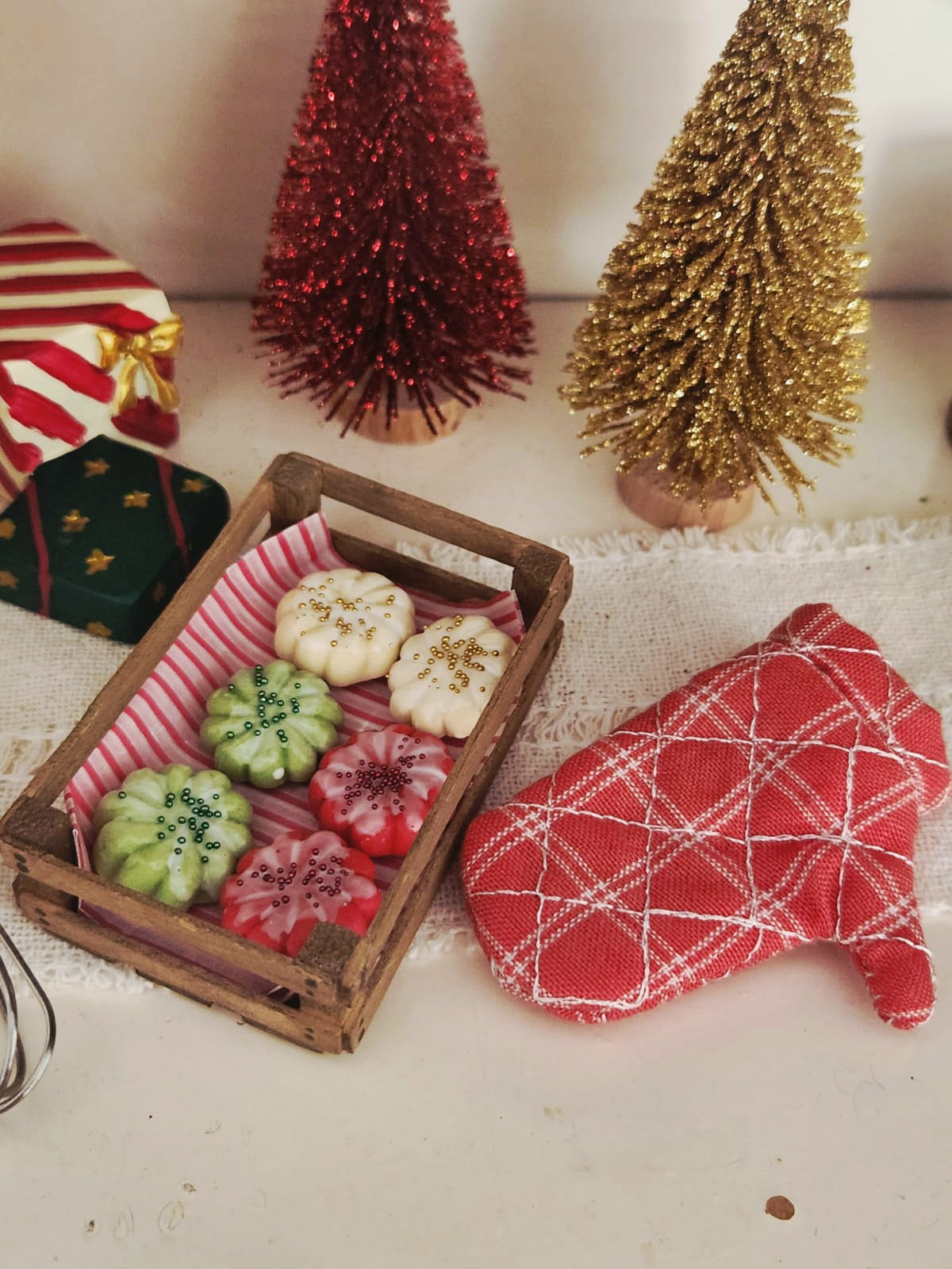 6 pcs Sprinkle Christmas cookies (with oven mitten)