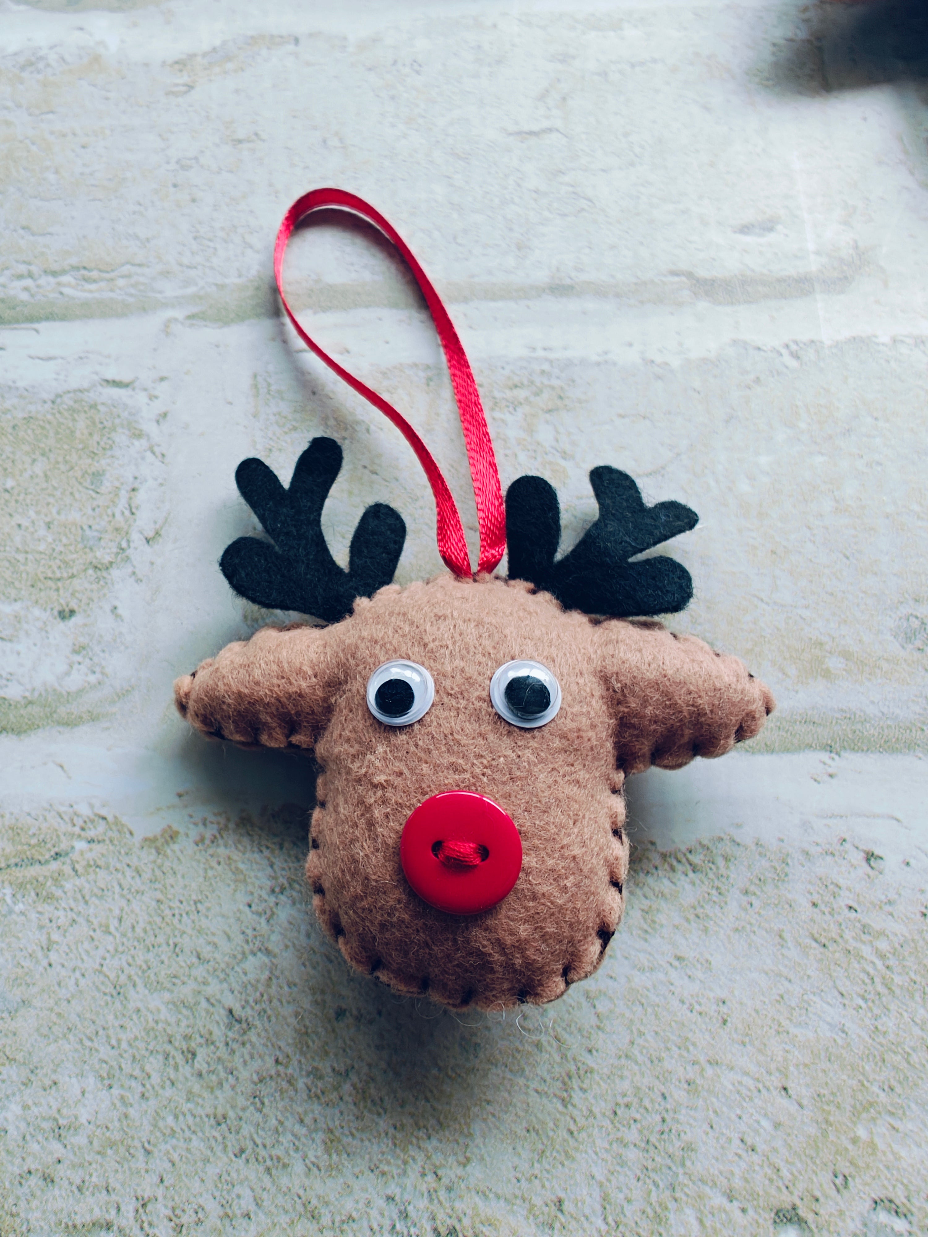 Felt reindeer christmas ornament