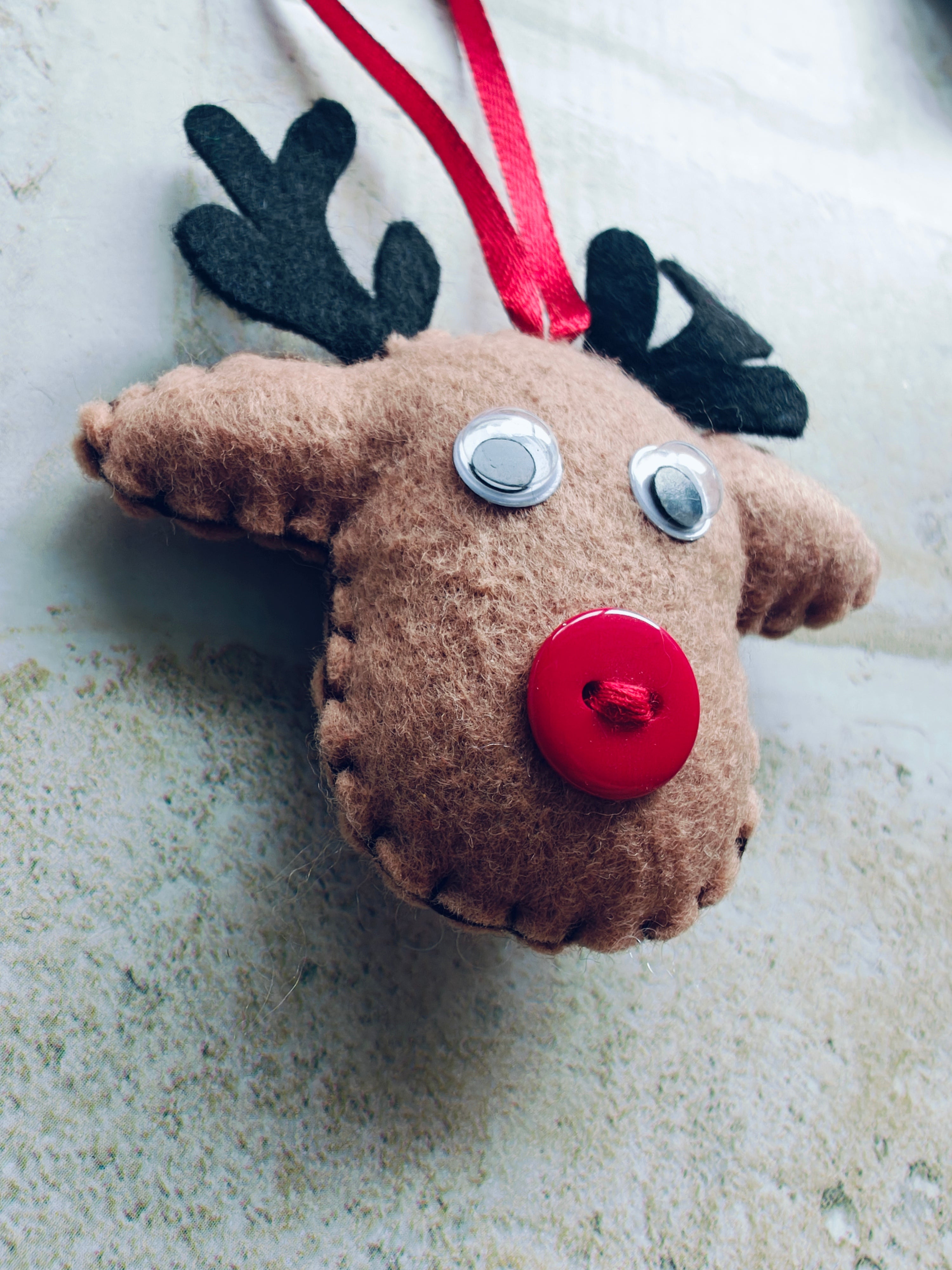 Felt reindeer christmas ornament