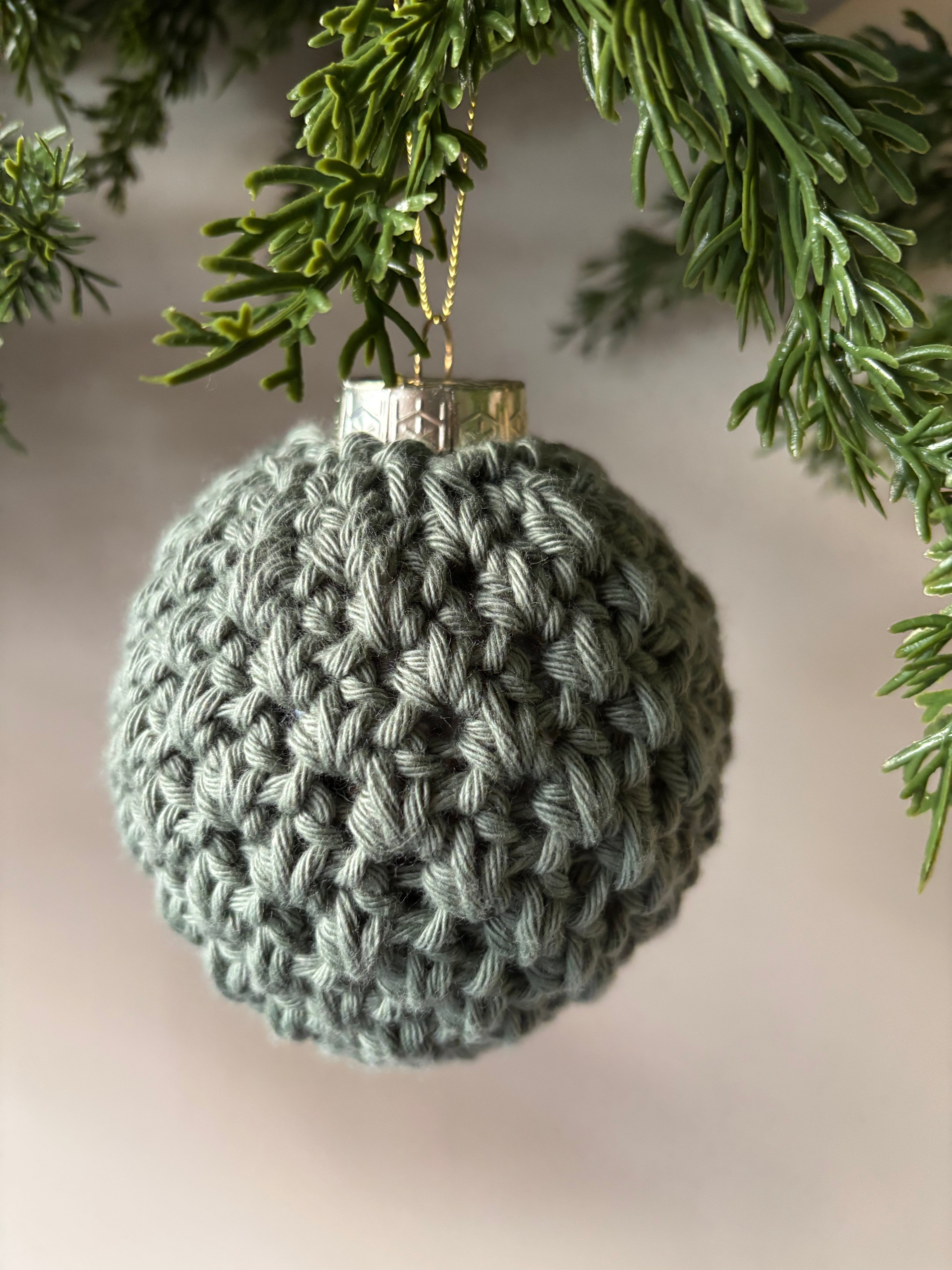 Handmade Crochet Christmas Bauble Cover – Set of 2 (Complete with Baubles) Small