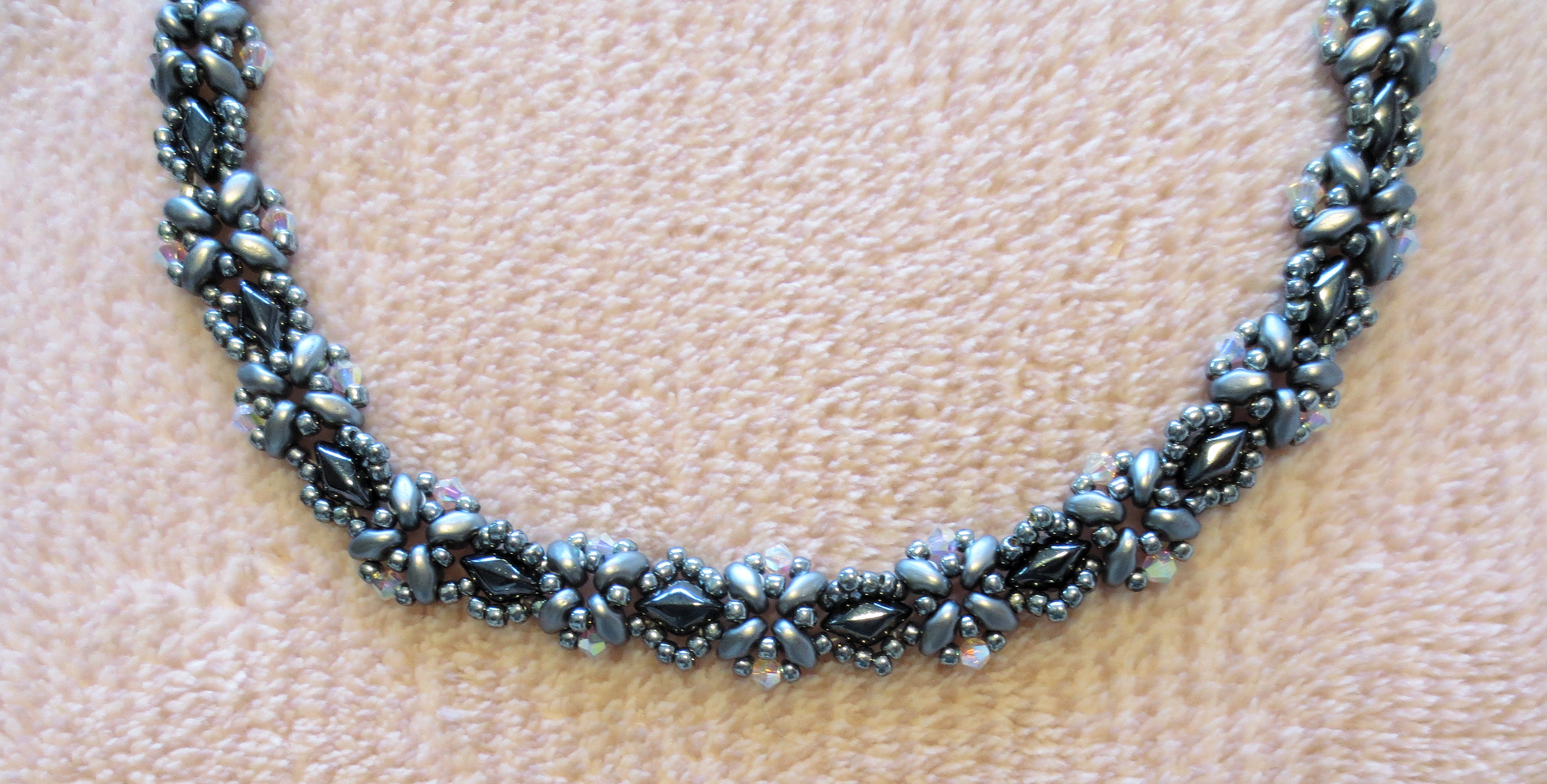 Elegant Beaded Necklace with Crystals