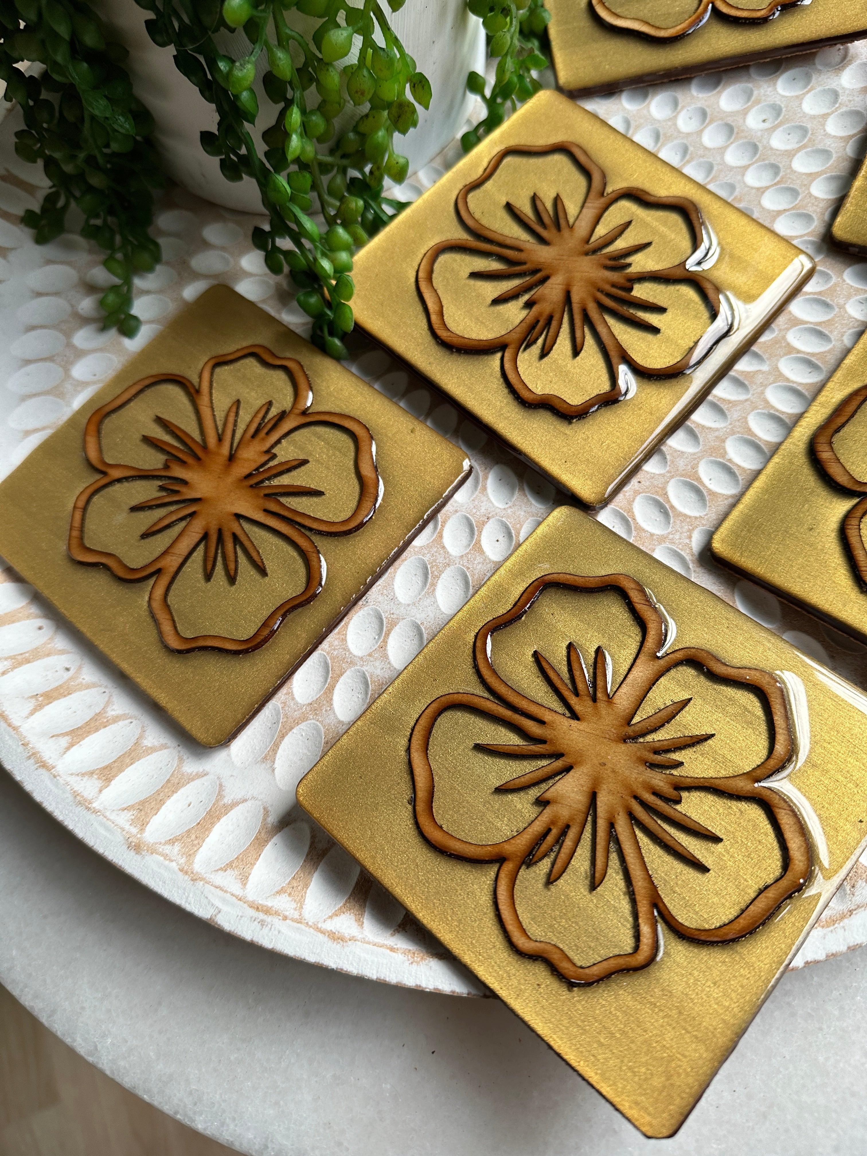 NATURE COLLECTION - Gold Lustre Hibiscus