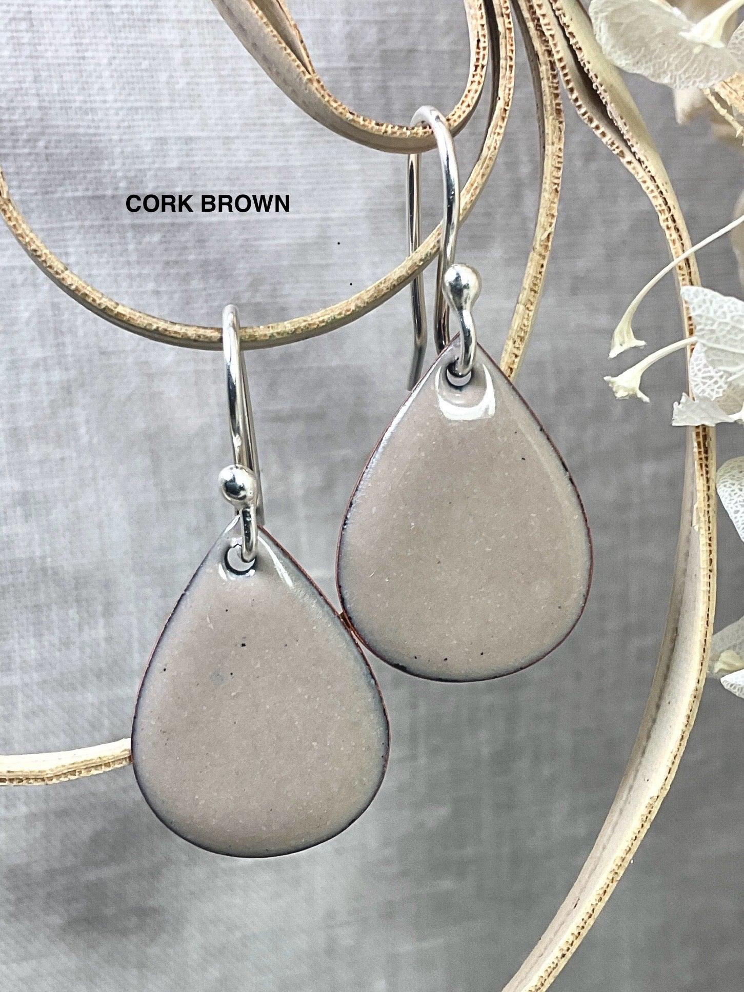 WILLO BASICS. Assorted colours. Handmade enamel earrings