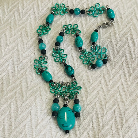 “Be Seen in Green” Gemstone and Wire Necklace