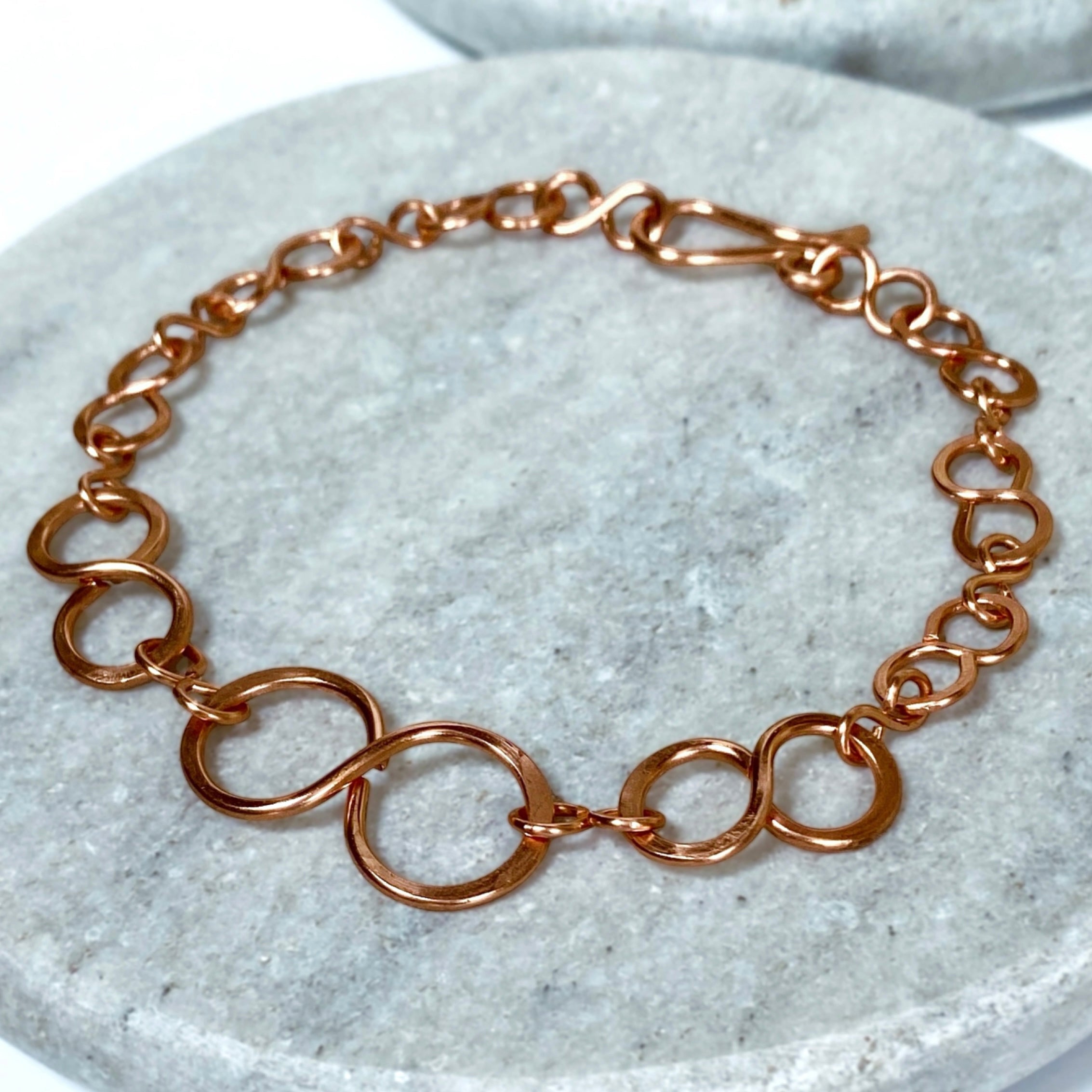 Copper infinity loop chain bracelet | Rustic jewellery