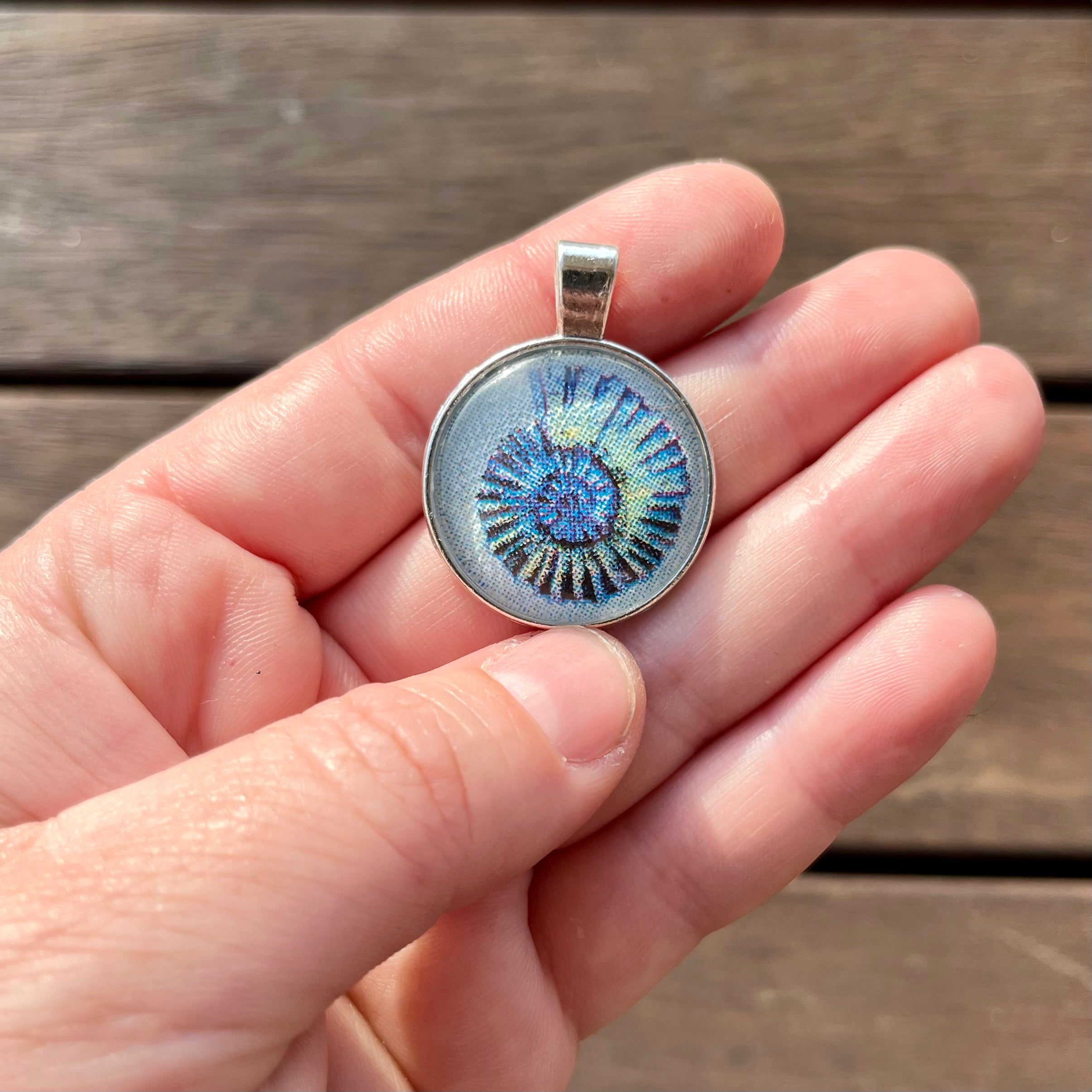 Round Ocean Shell Necklace Pendant