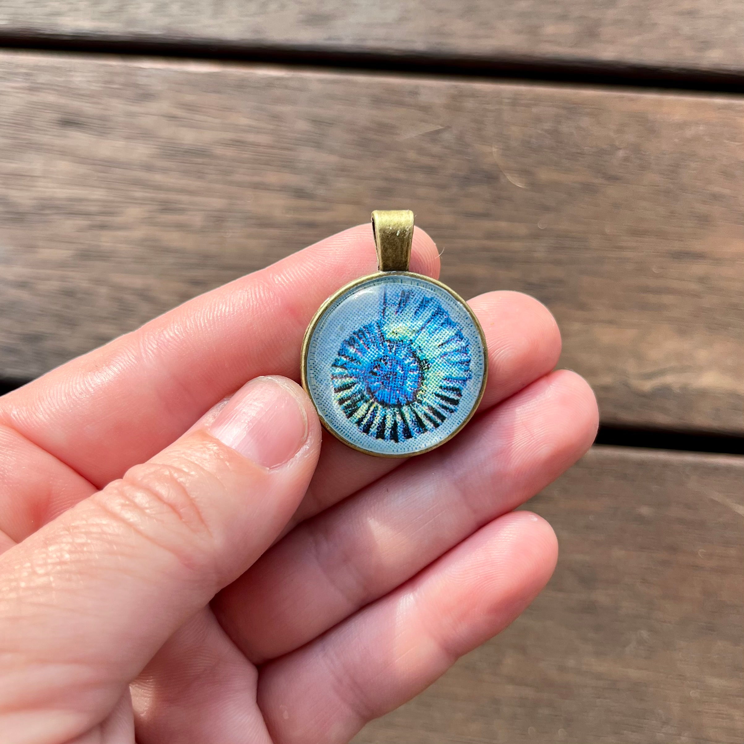 Round Ocean Shell Necklace Pendant