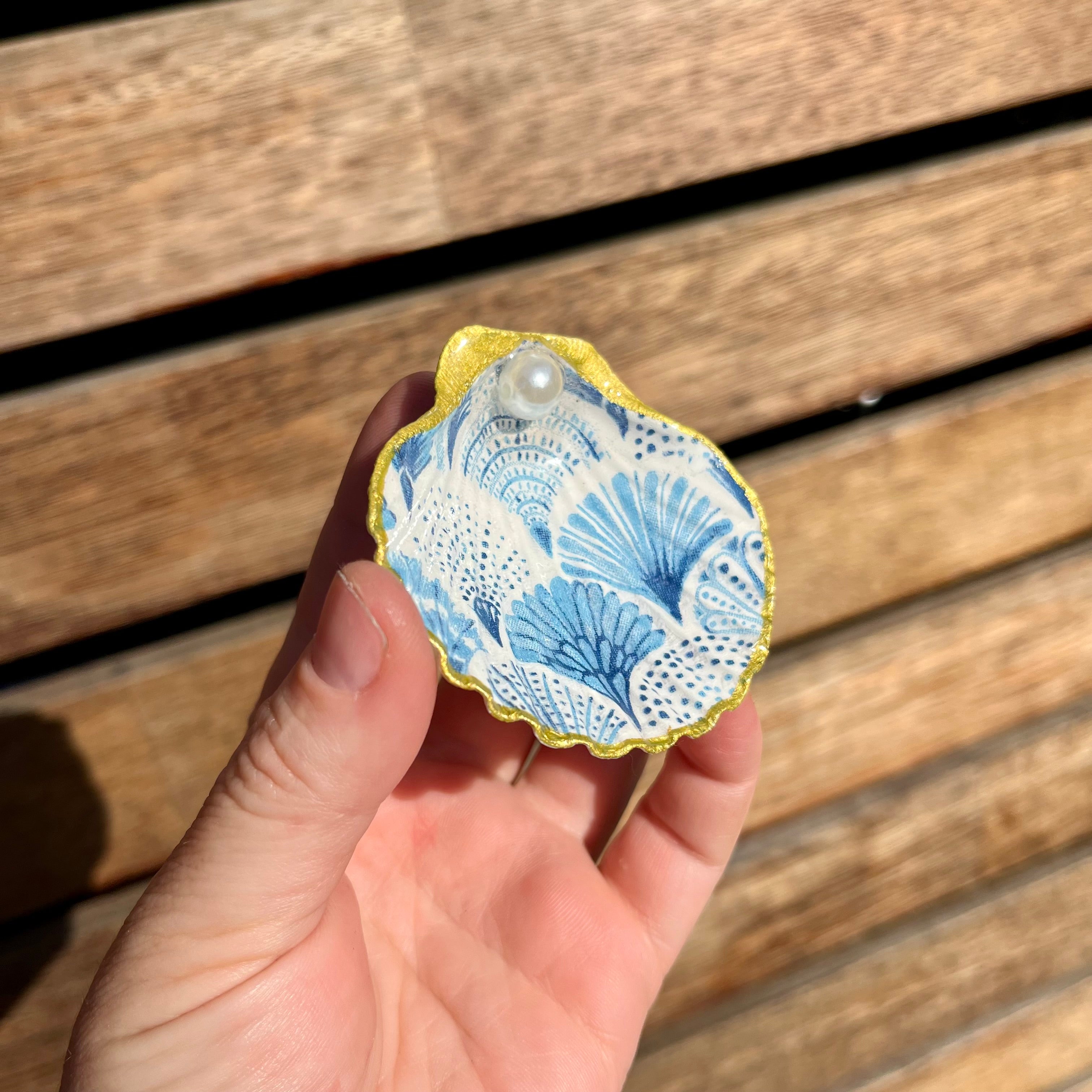 Small Resin Finished Scallop Shell Dish