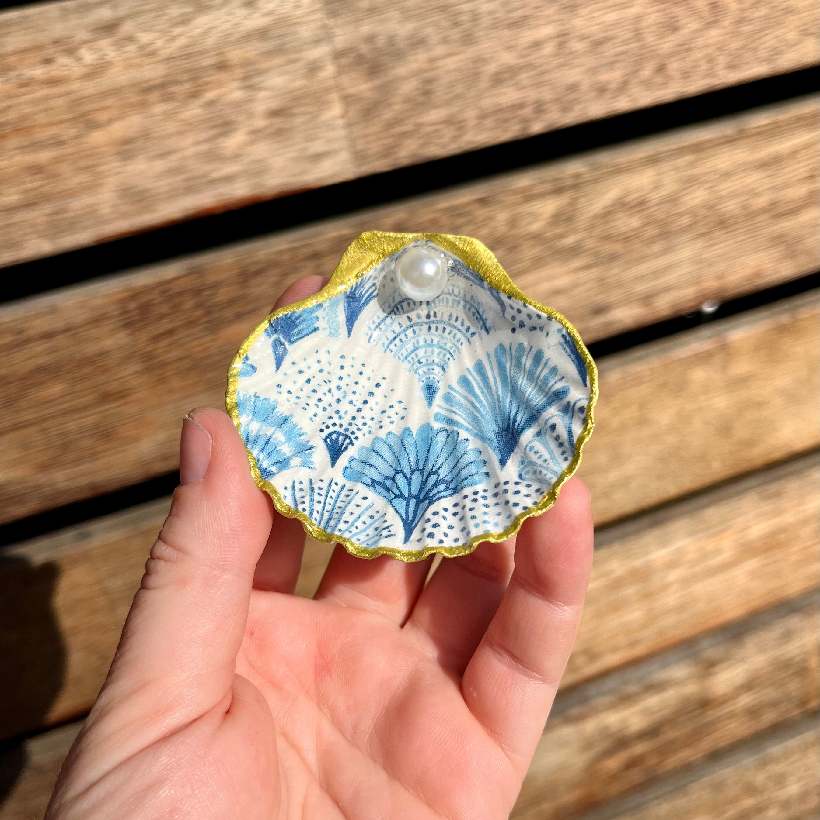 Small Resin Finished Scallop Shell Dish