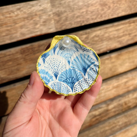 Small Resin Finished Scallop Shell Dish