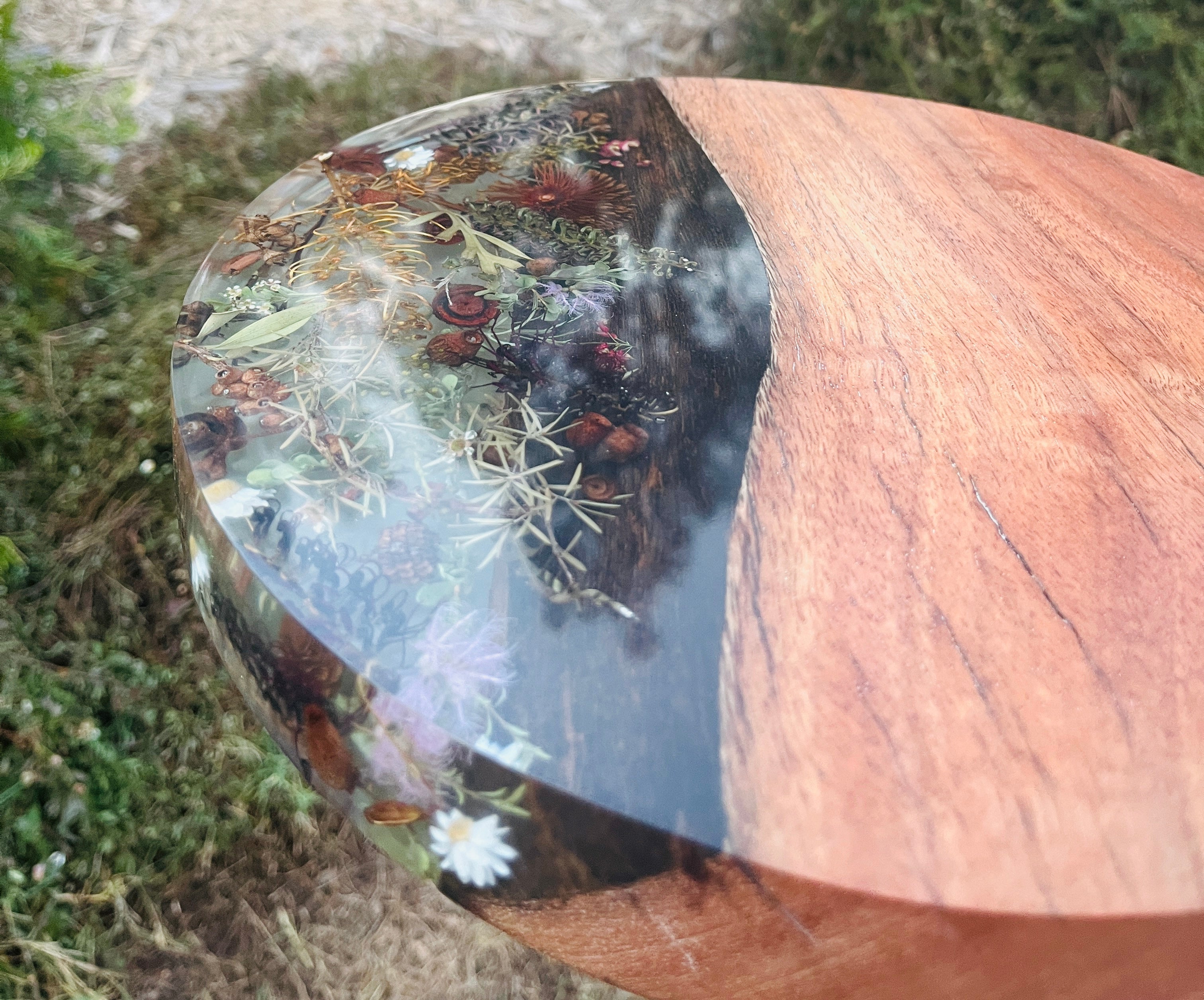 Round Resin Cake Stand