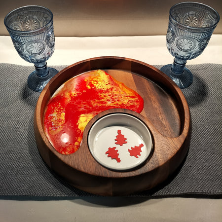 Christmas chip and dip bowl, beautiful and bright.