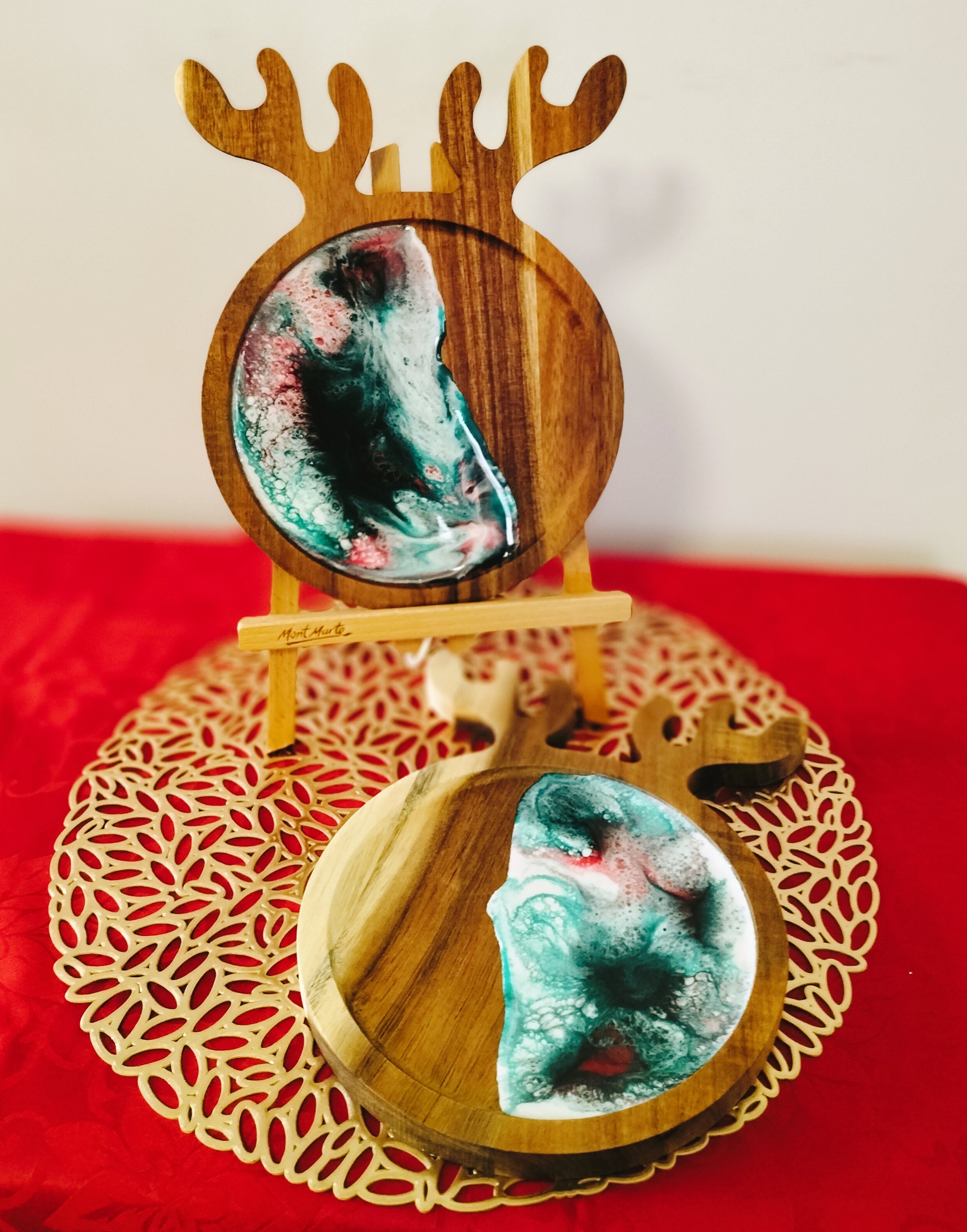 Cute Christmas reindeer plates