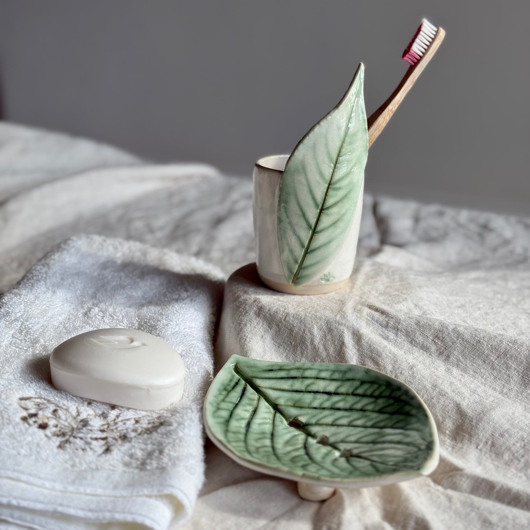 Echoes of the Garden – Handmade Ceramic Soap Dish & Toothbrush Holder Set | Nature-Inspired Bathroom Decor | Leaf Pottery Gift