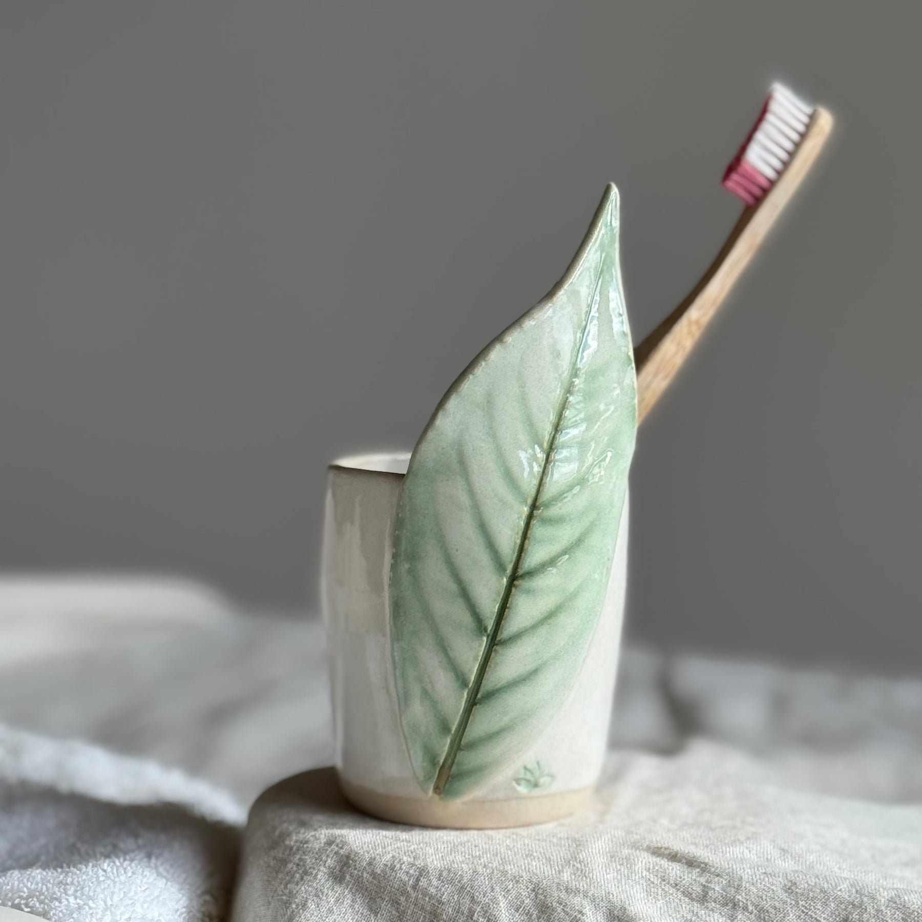 Echoes of the Garden – Handmade Ceramic Soap Dish & Toothbrush Holder Set | Nature-Inspired Bathroom Decor | Leaf Pottery Gift