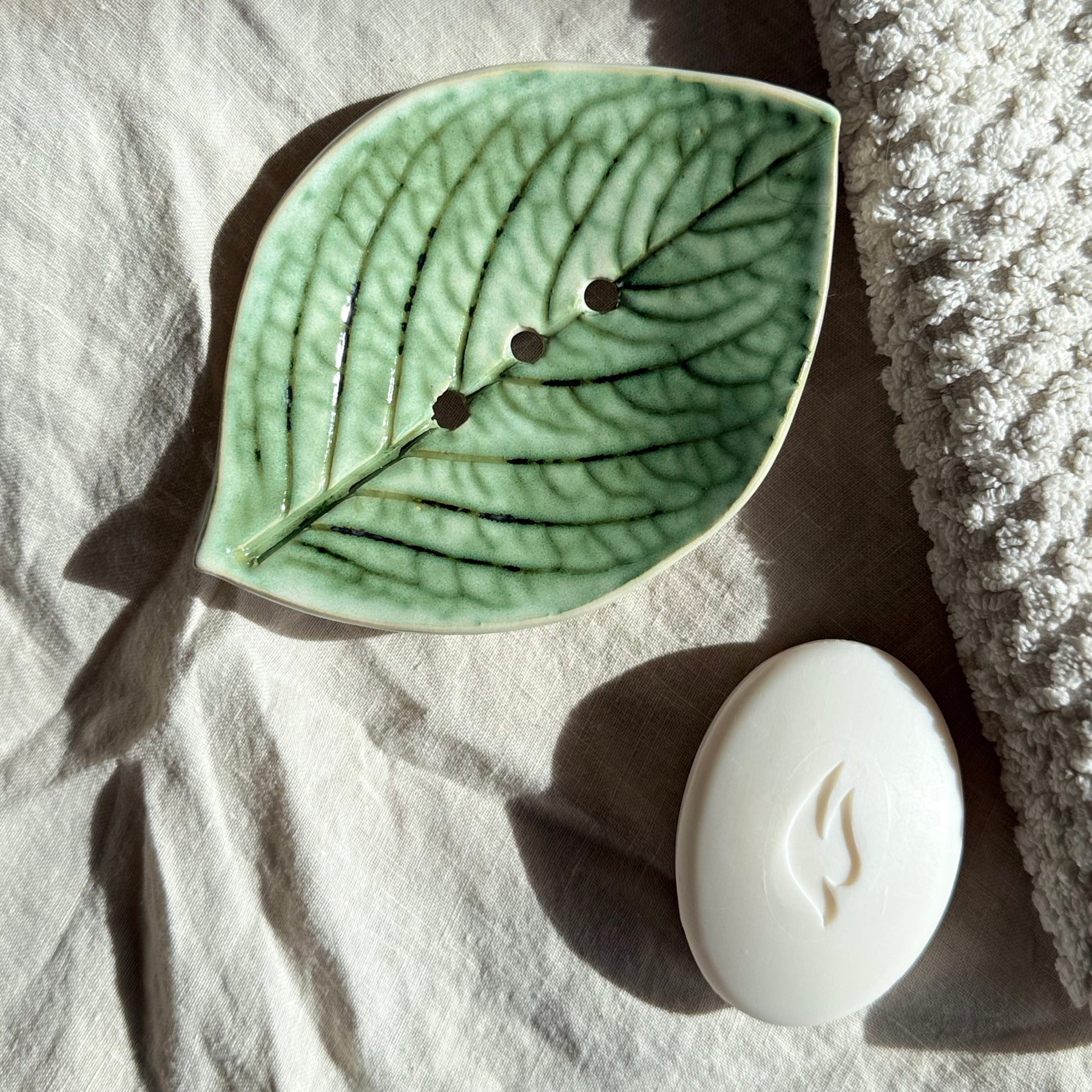 Echoes of the Garden – Handmade Ceramic Soap Dish & Toothbrush Holder Set | Nature-Inspired Bathroom Decor | Leaf Pottery Gift