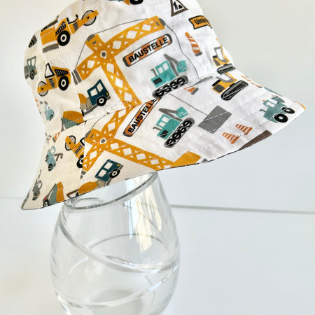 Summer hat in construction fabric