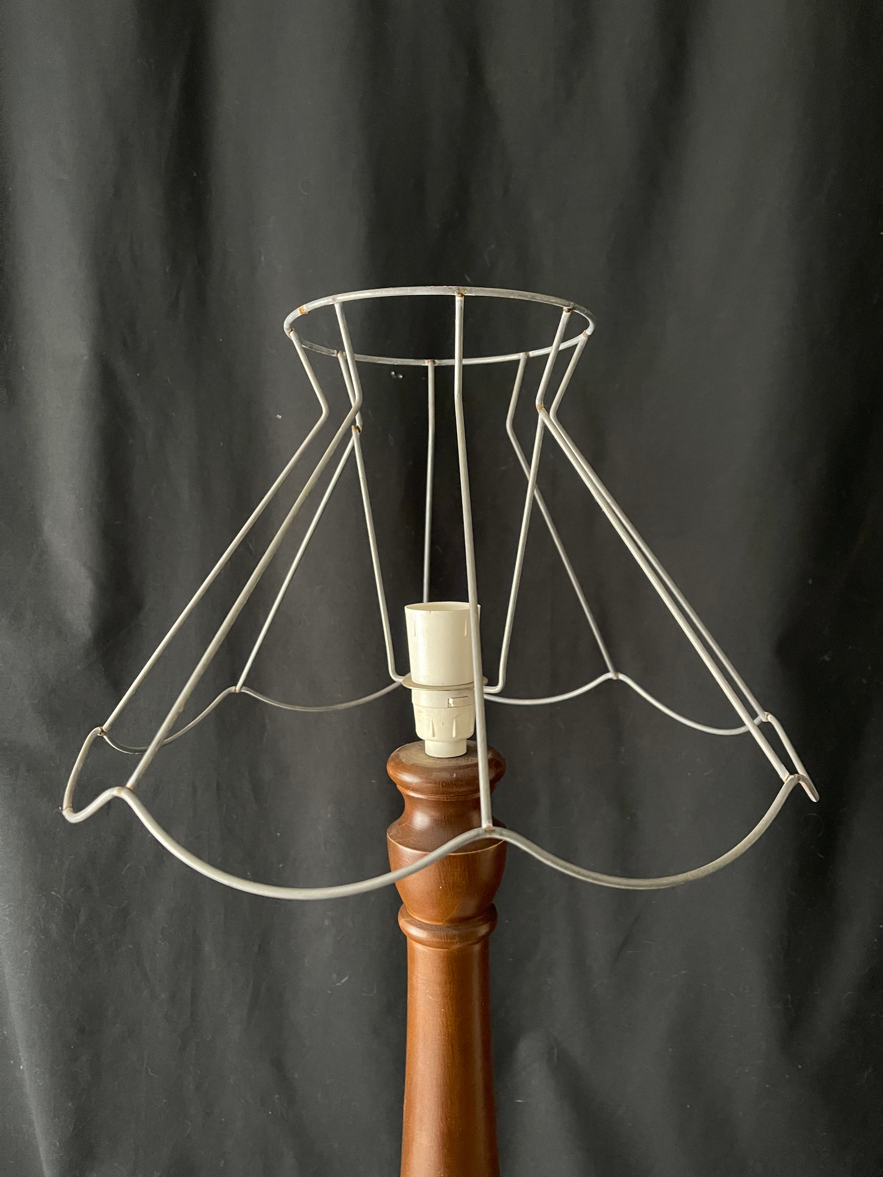 Lamp shade wire frames