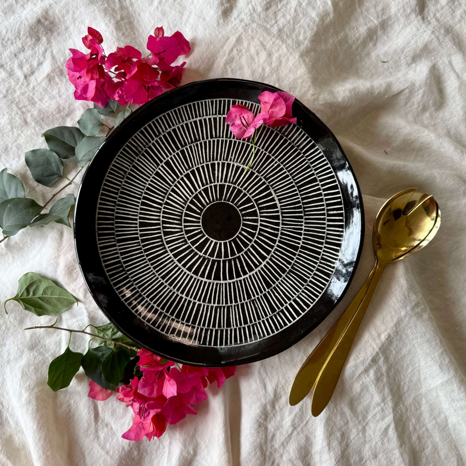 Large Ceramic Platter | 29cm | Handmade Pottery | Sgraffito Technique