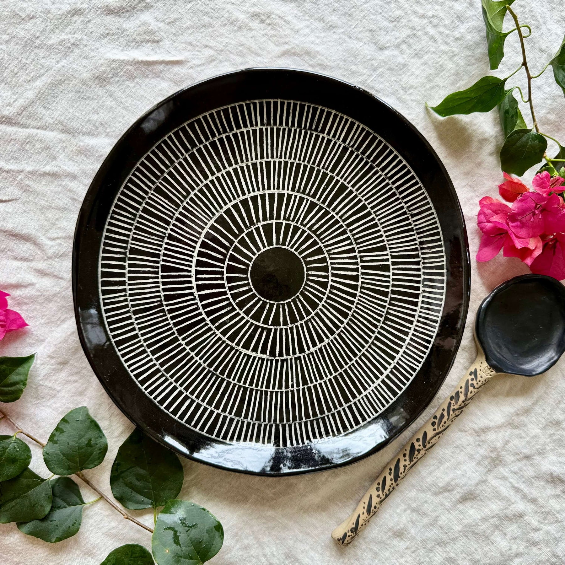 Large Ceramic Platter | 29cm | Handmade Pottery | Sgraffito Technique