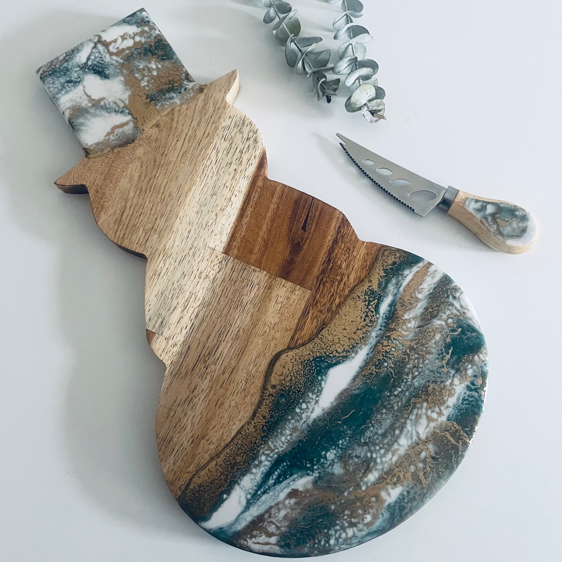 Resin Art Christmas Snowman Serving Board & Cheese Knife Set (ONLY 1 AVAILABLE)