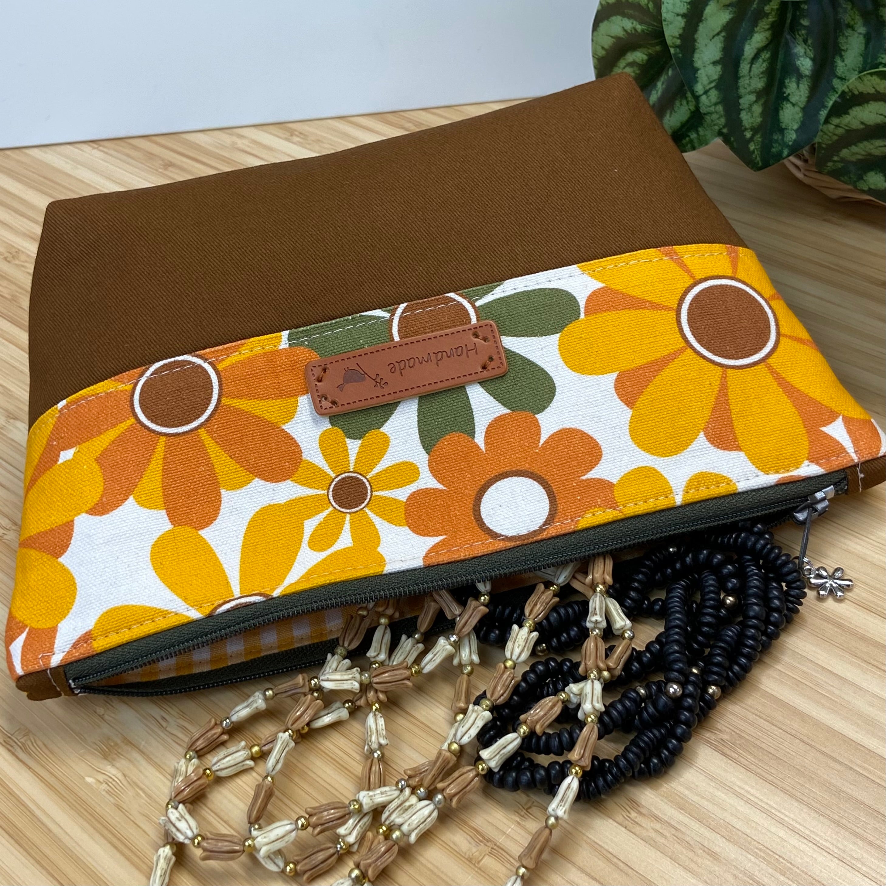 Retro Two-Tone Zipper Pouch - Flower Power - Brown