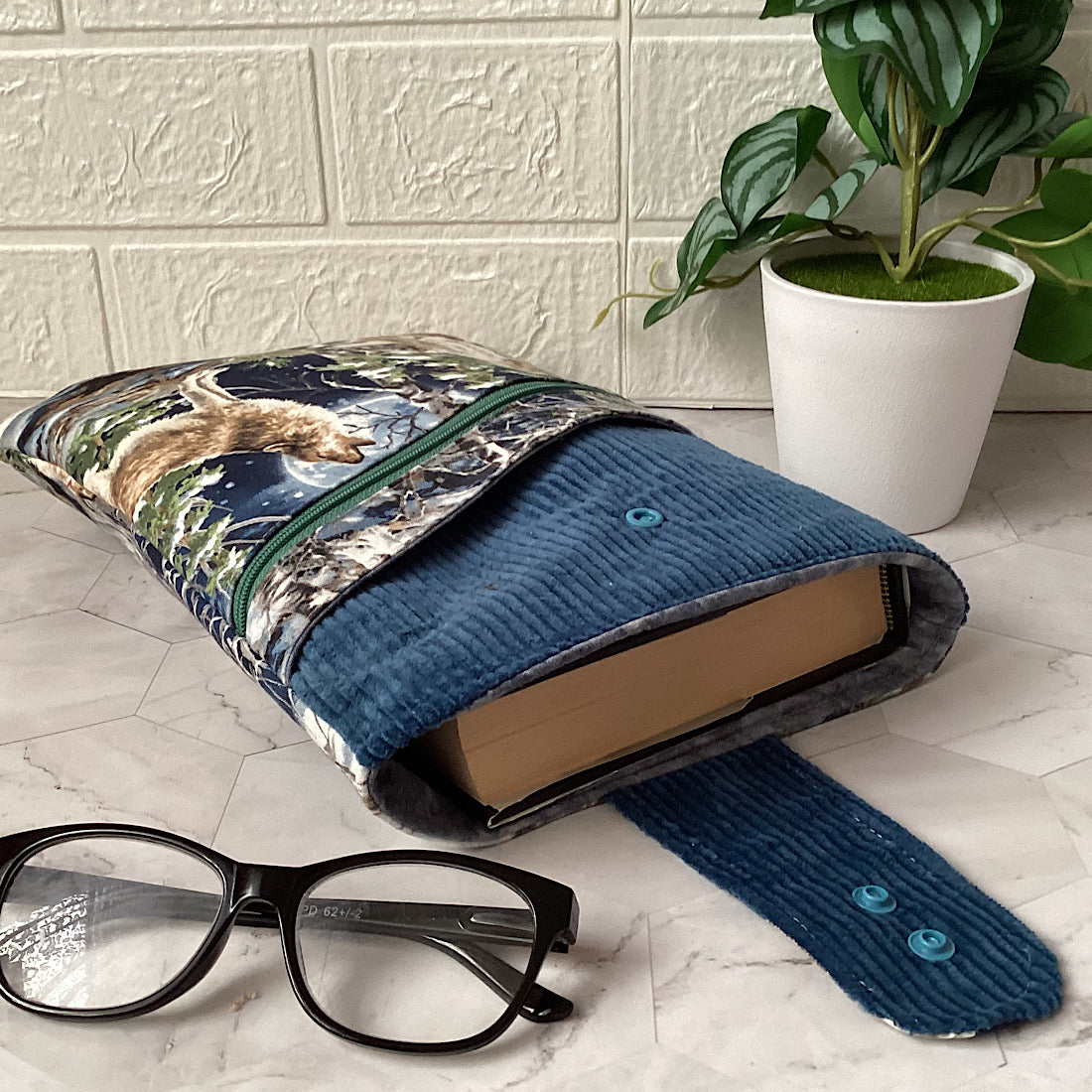 Wolves Fabric Padded Book Sleeve. IPad/Tablet pouch. 2 pockets with flap closure.