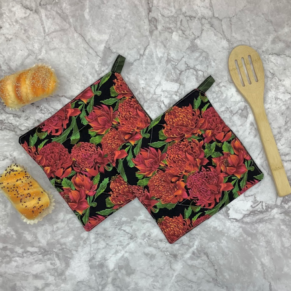 Australian Pot Holders. Fabric, padded, insulated, lightly quilted. 6 Designs