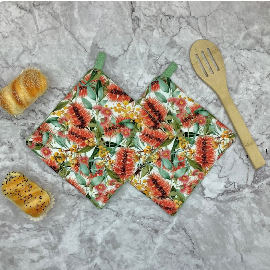 Australian Pot Holders. Fabric, padded, insulated, lightly quilted. 6 Designs