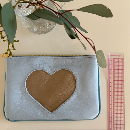 Leather pouch / makeup bag ‘Pearl heart’