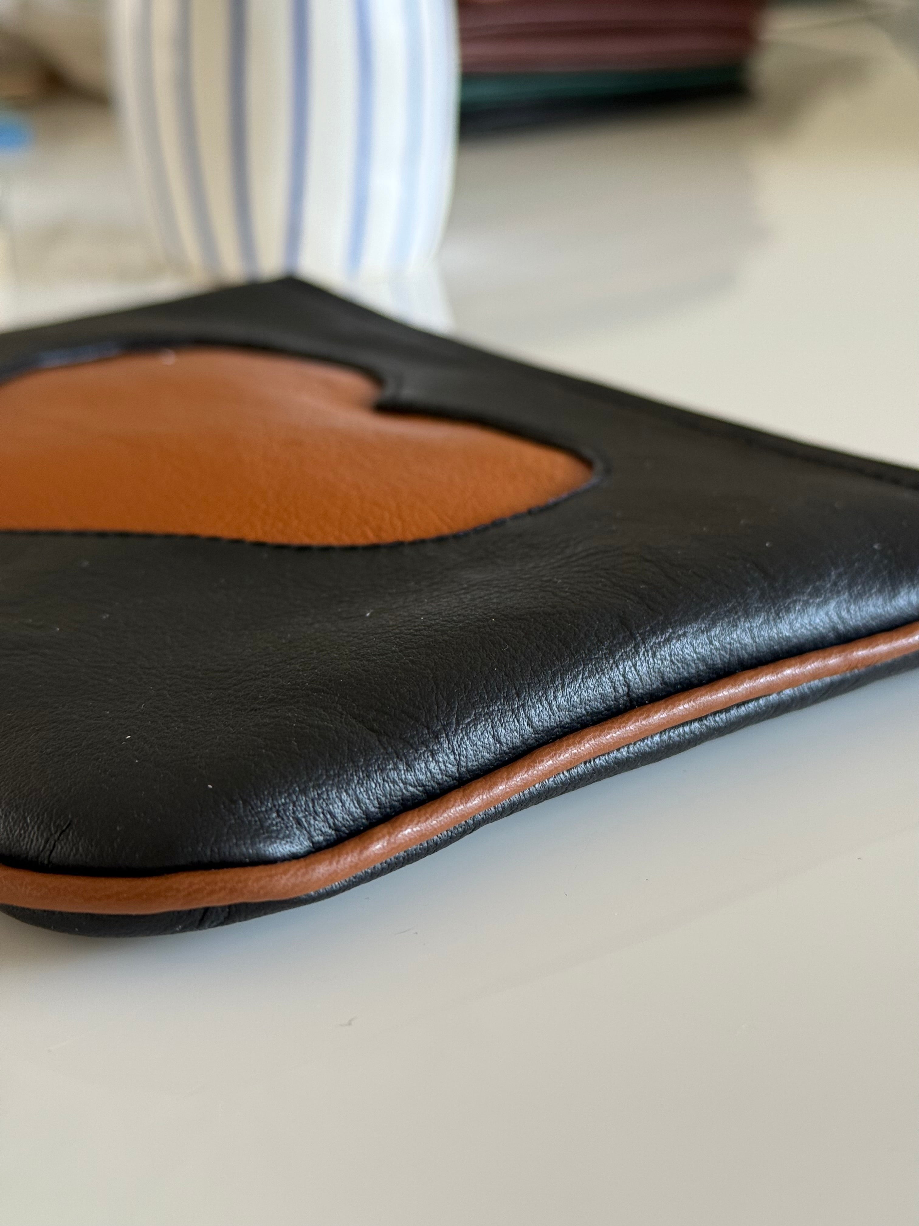 Leather pouch / makeup bag ’Tan heart’