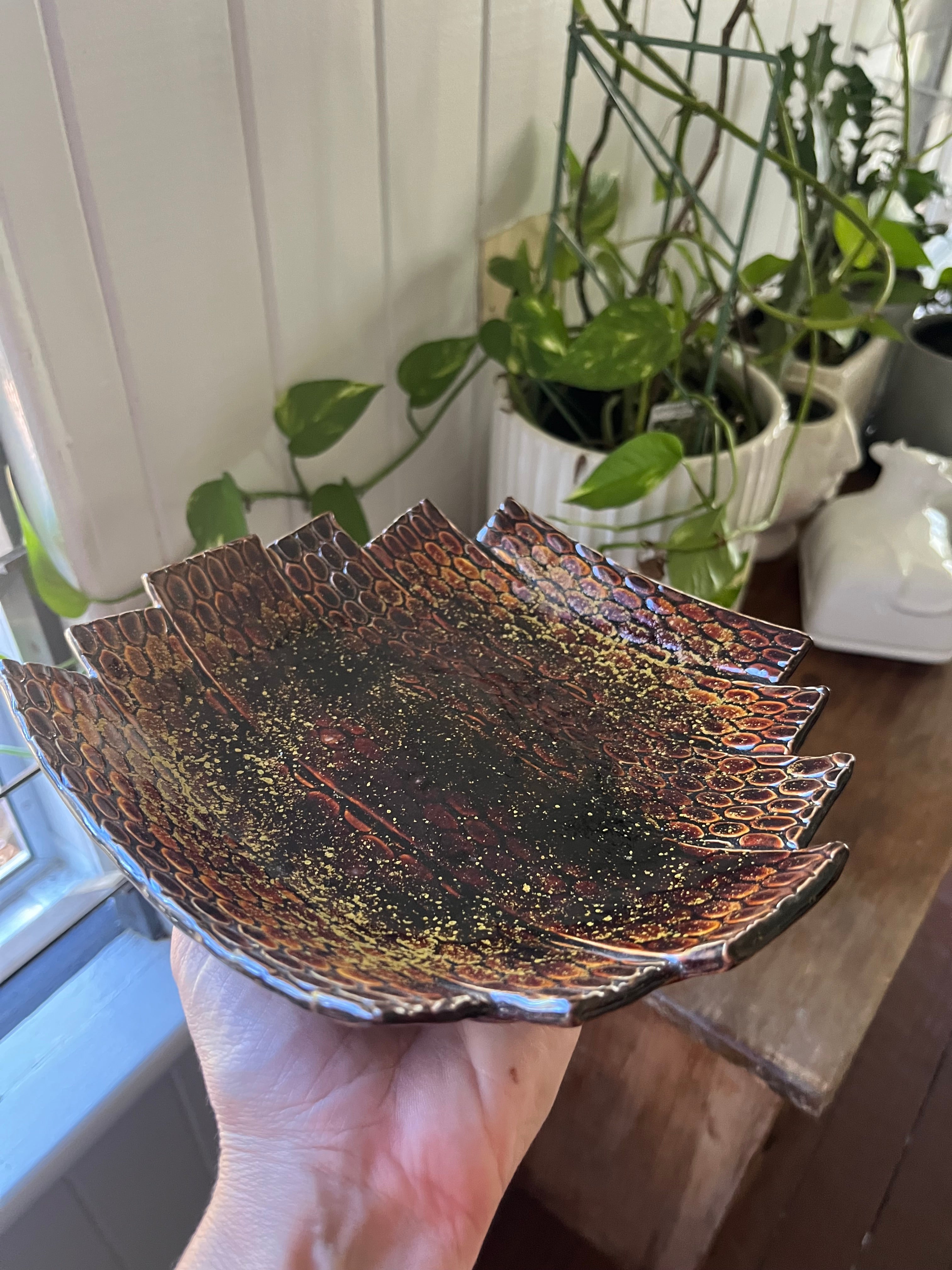 Hand-Built Patterned Clay Bowl – Brown & Gold Glaze