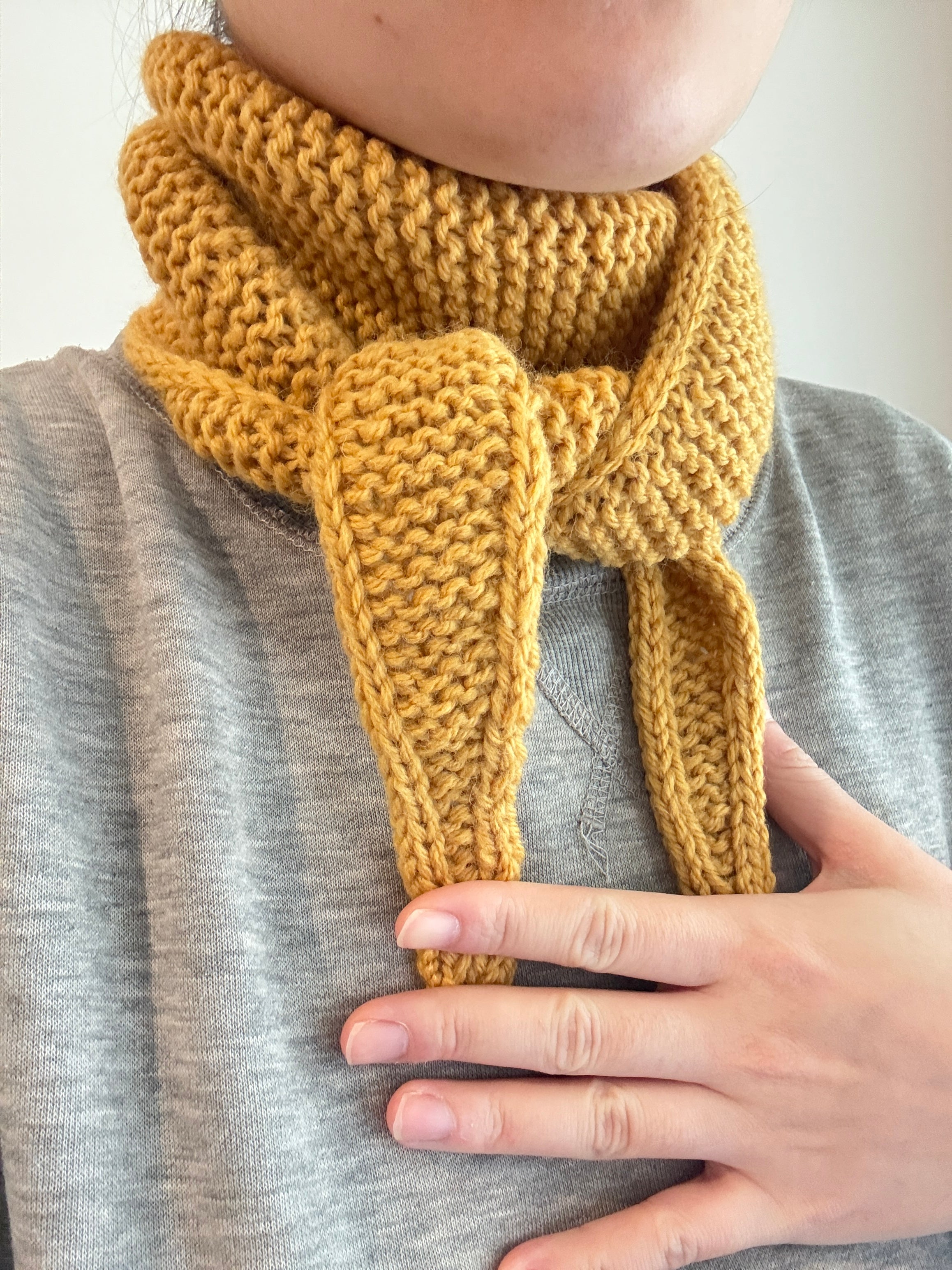 Knit sophie scarf in mustard yellow