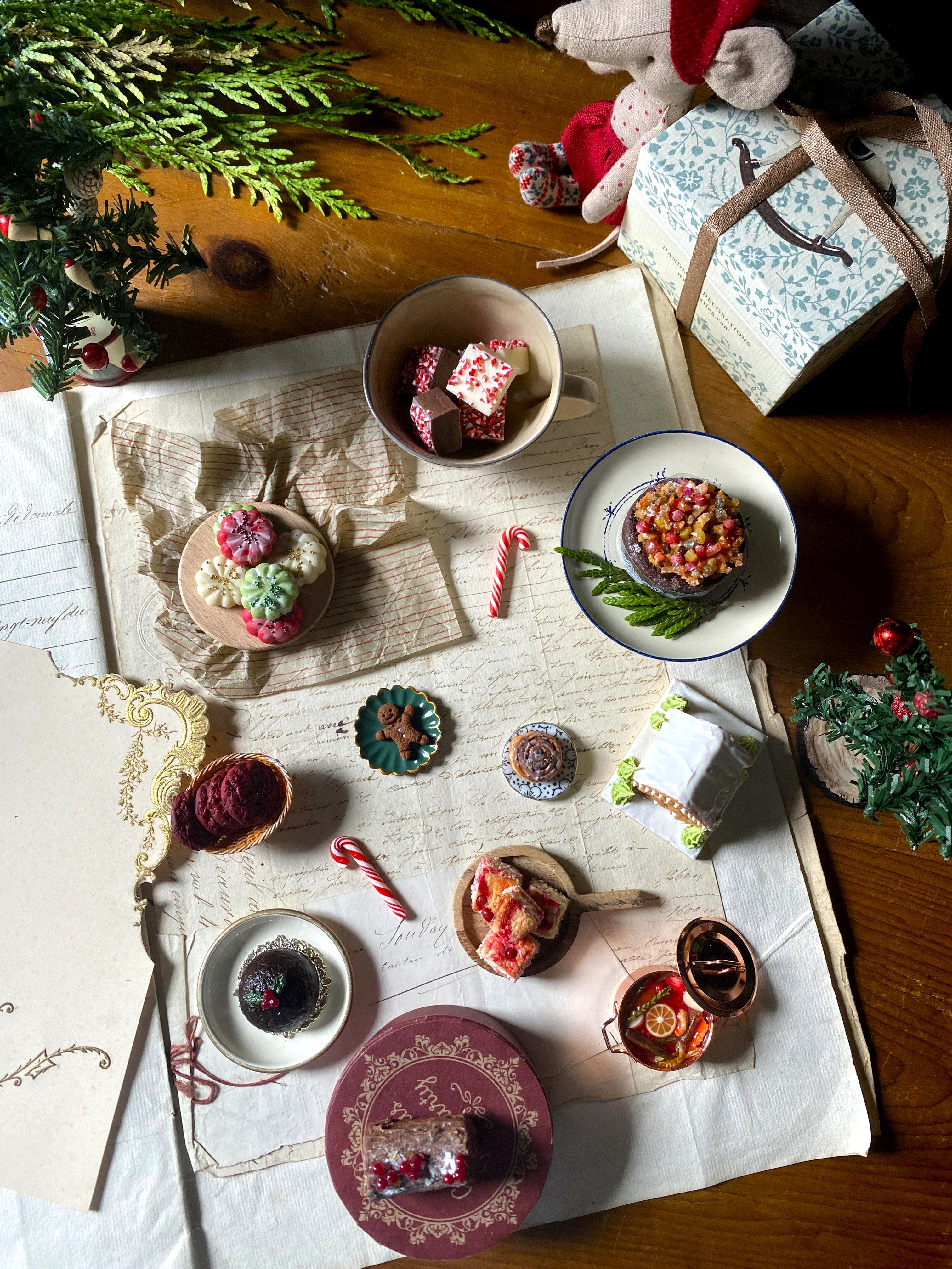 6 pcs Sprinkle Christmas cookies (with oven mitten)