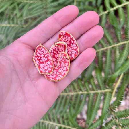 Delicate Pink Flower Shell Pendant Gold Edges