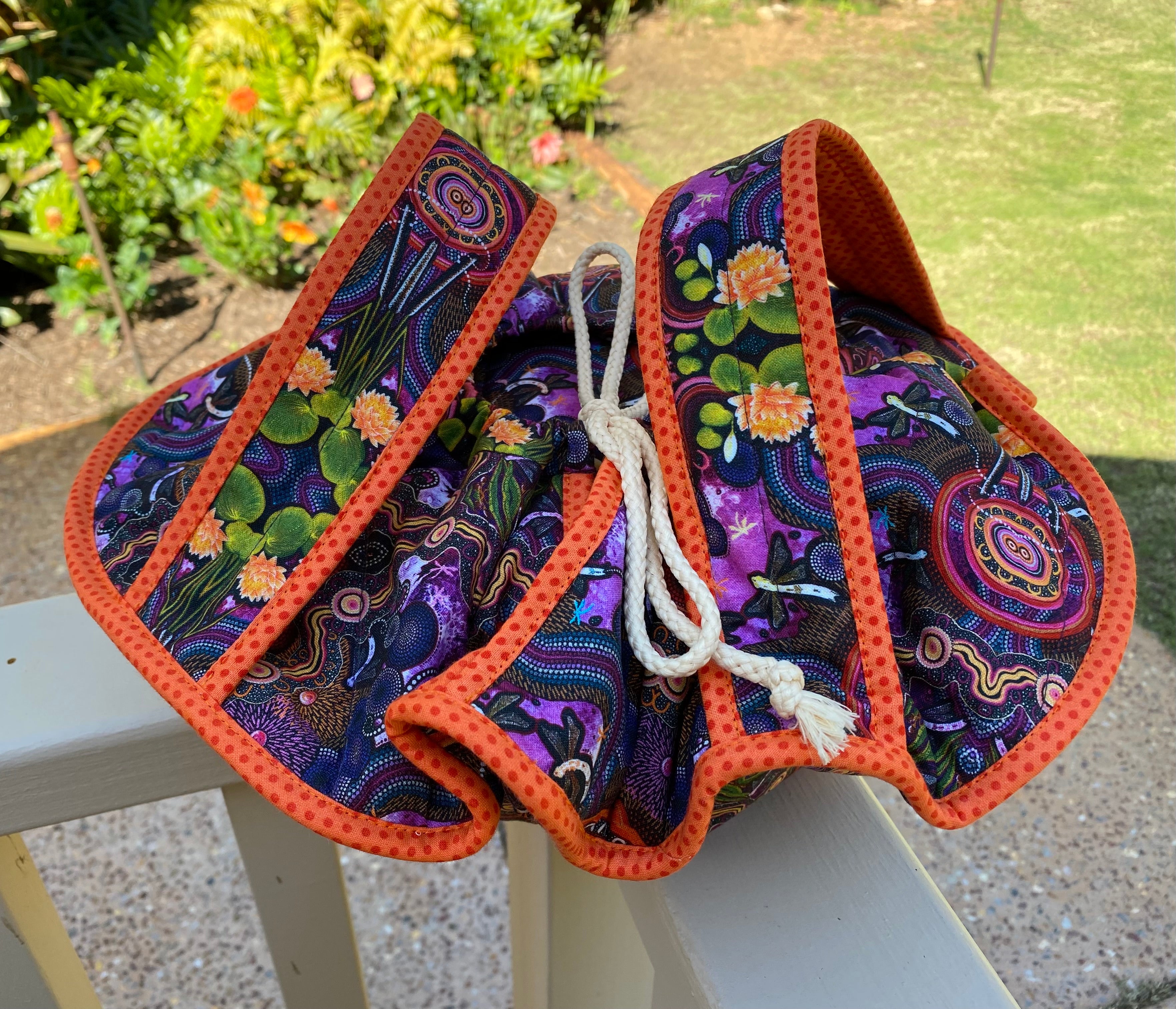 Casserole Carrier Round Spirit of the Bush