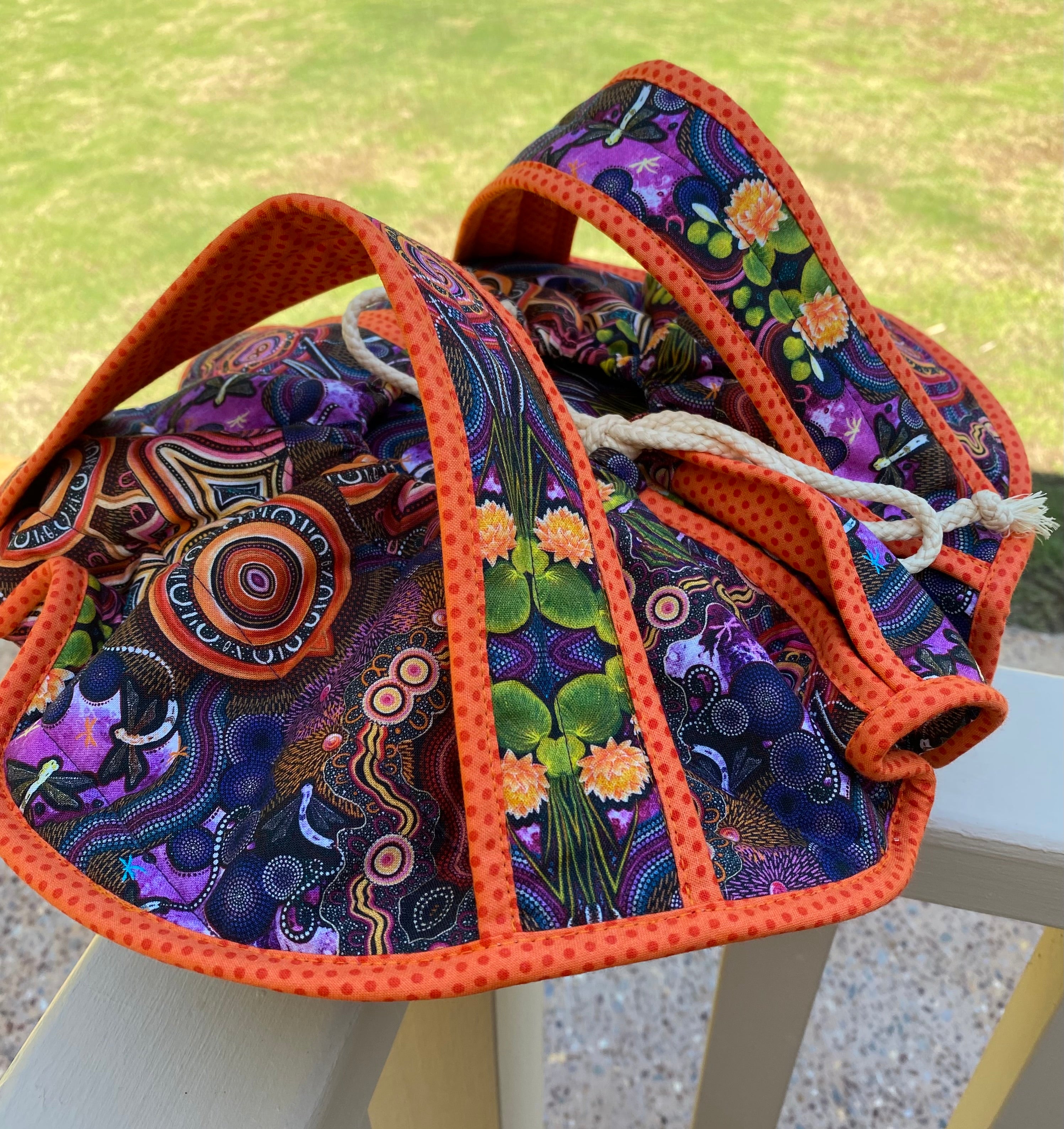 Casserole Carrier Round Spirit of the Bush