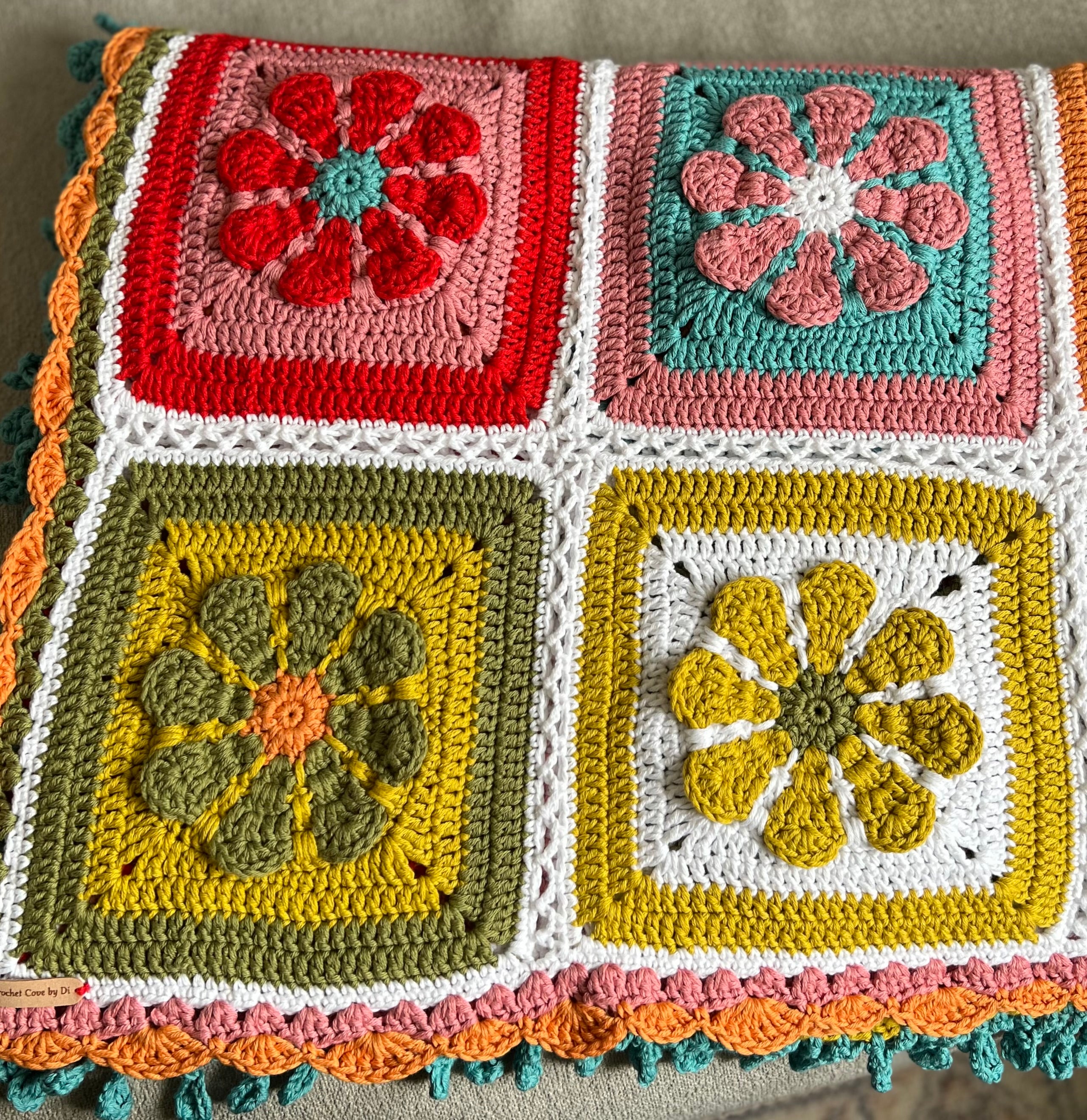Crochet Retro Daisy Blanket