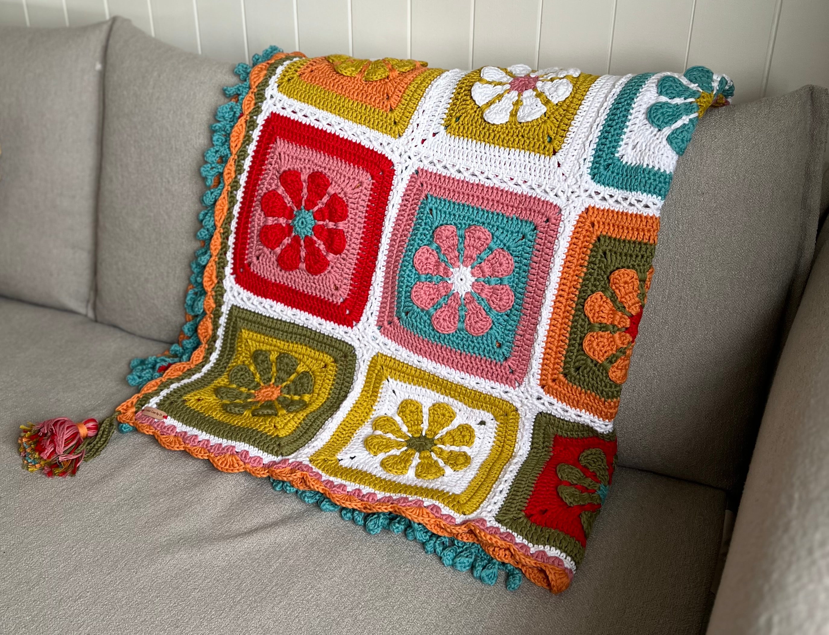 Crochet Retro Daisy Blanket