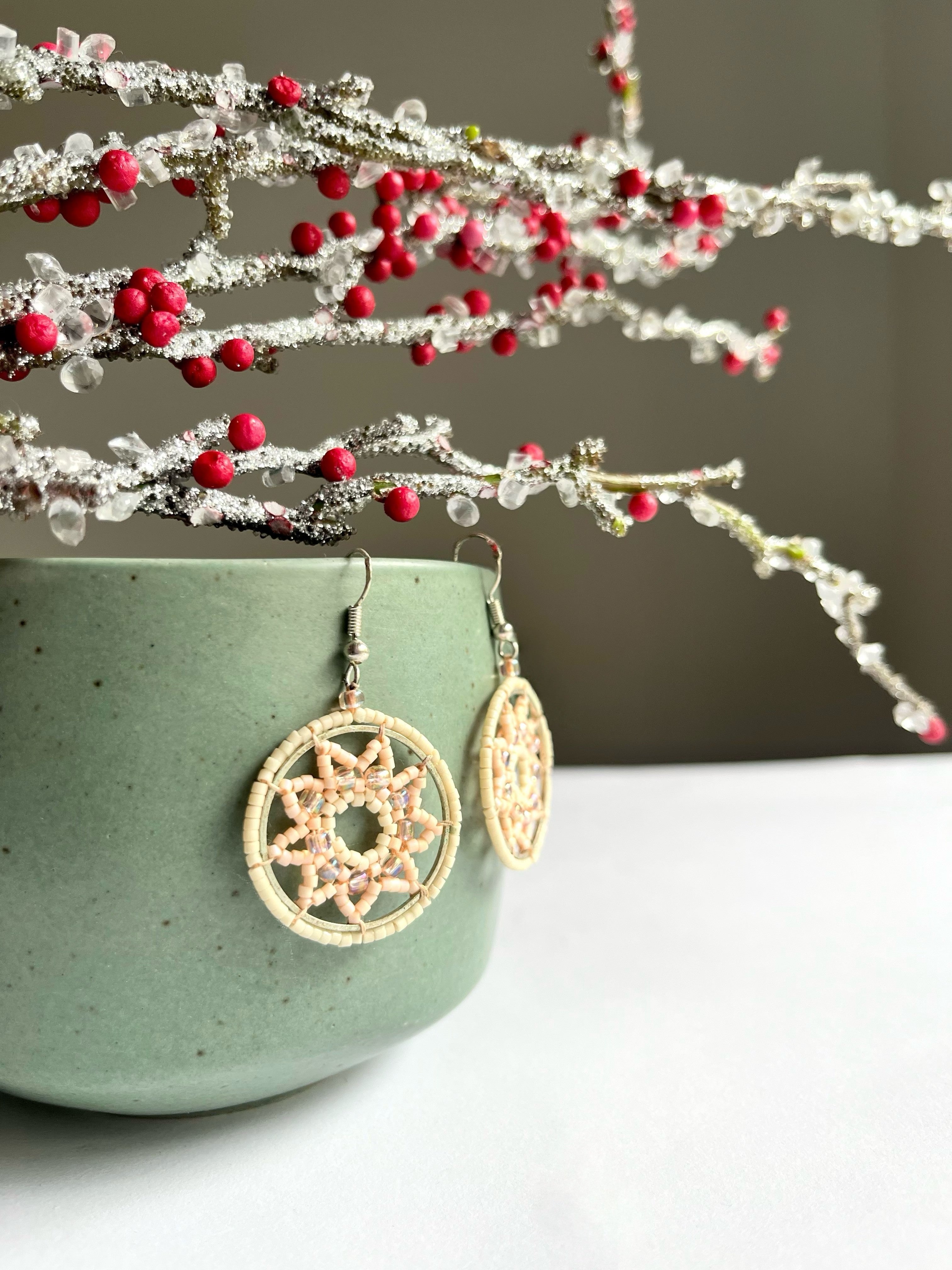 LOTUS OF UNITY | dangle earrings | beaded | star pattern