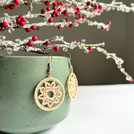 LOTUS OF UNITY | dangle earrings | beaded | star pattern