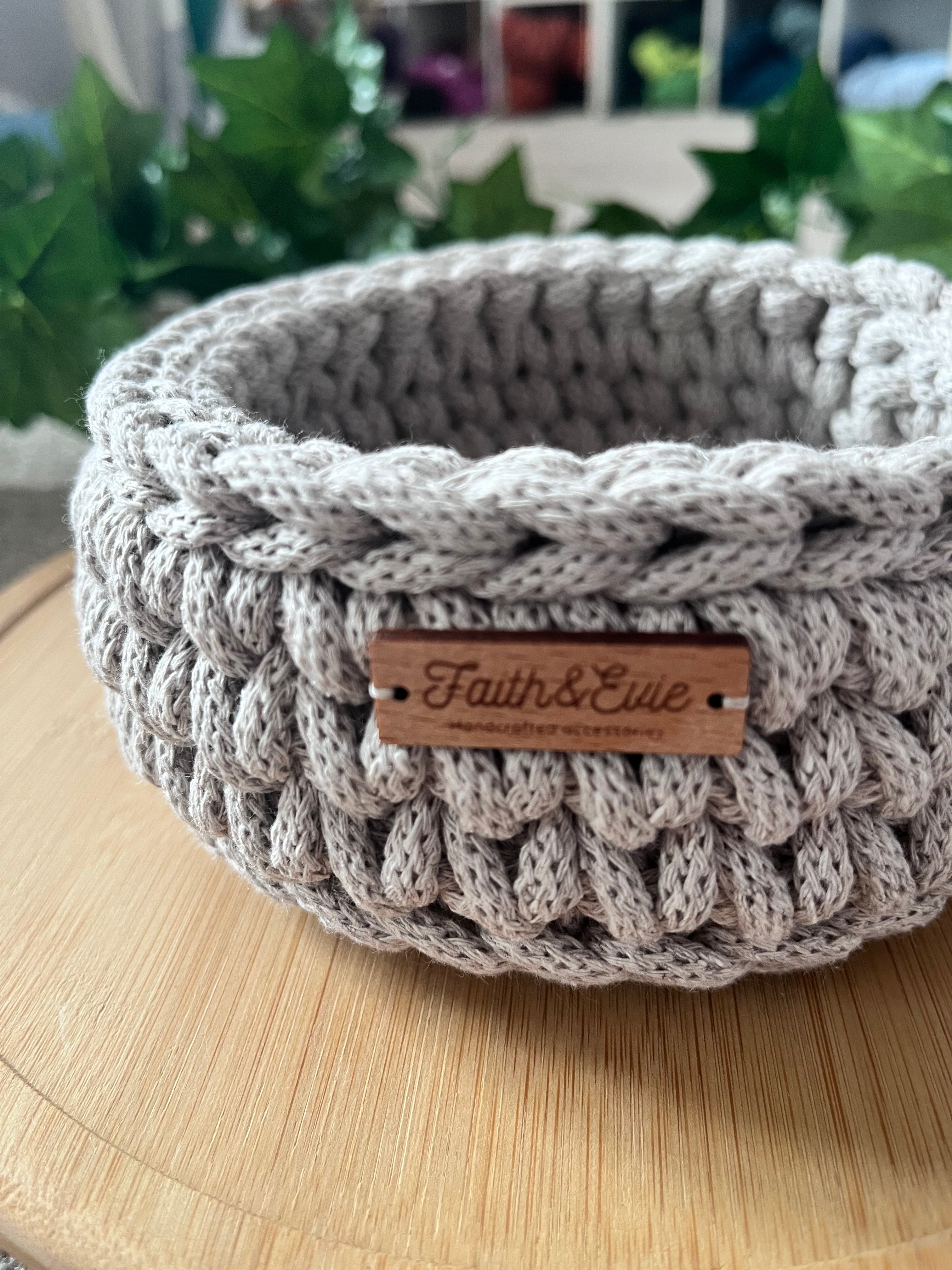 Crochet Basket - small - linen