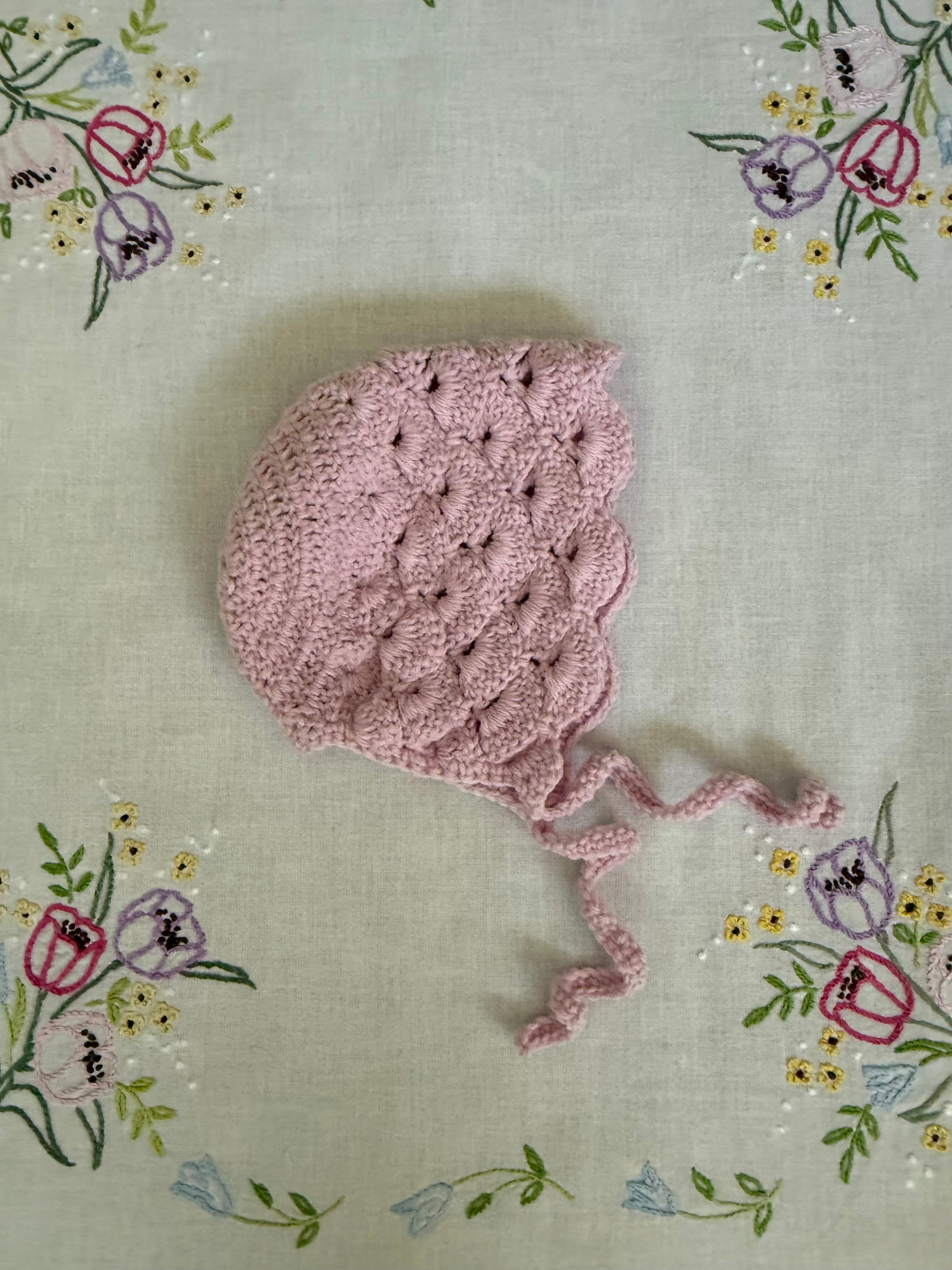 Baby girls crocheted Bonnet