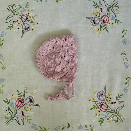 Baby girls crocheted Bonnet