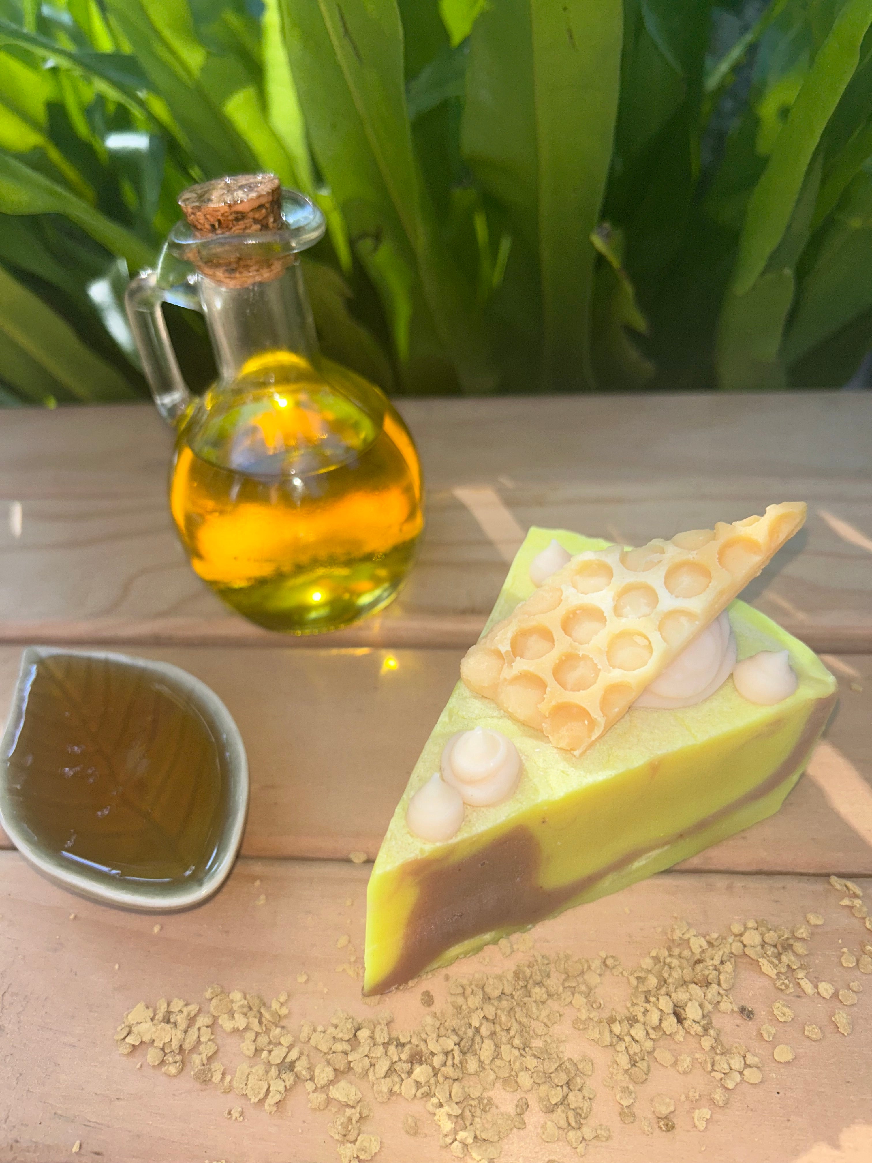 Manuka Honey & Bee Pollen Cake Soap Slice | Natural Handmade Soap