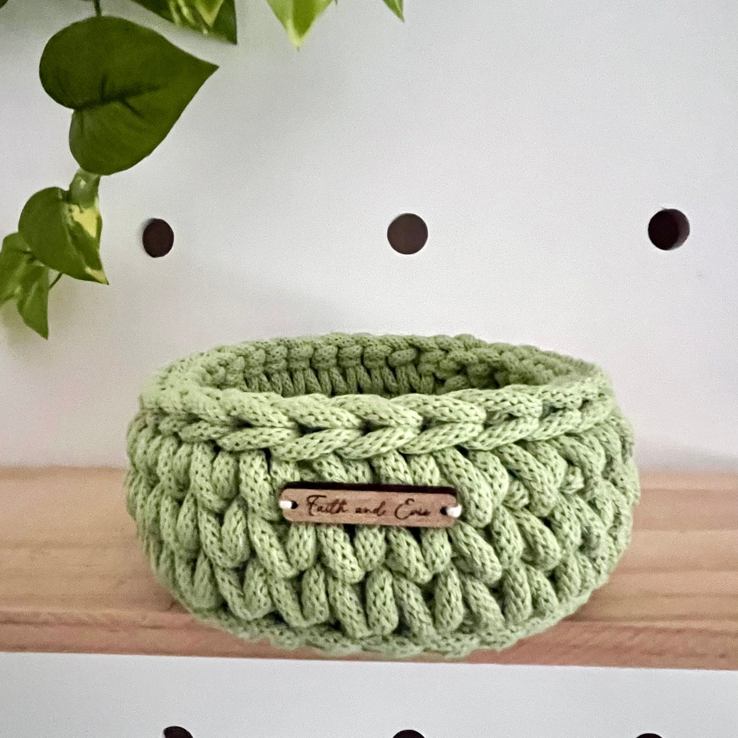 Handmade crochet basket - small - colour Matcha
