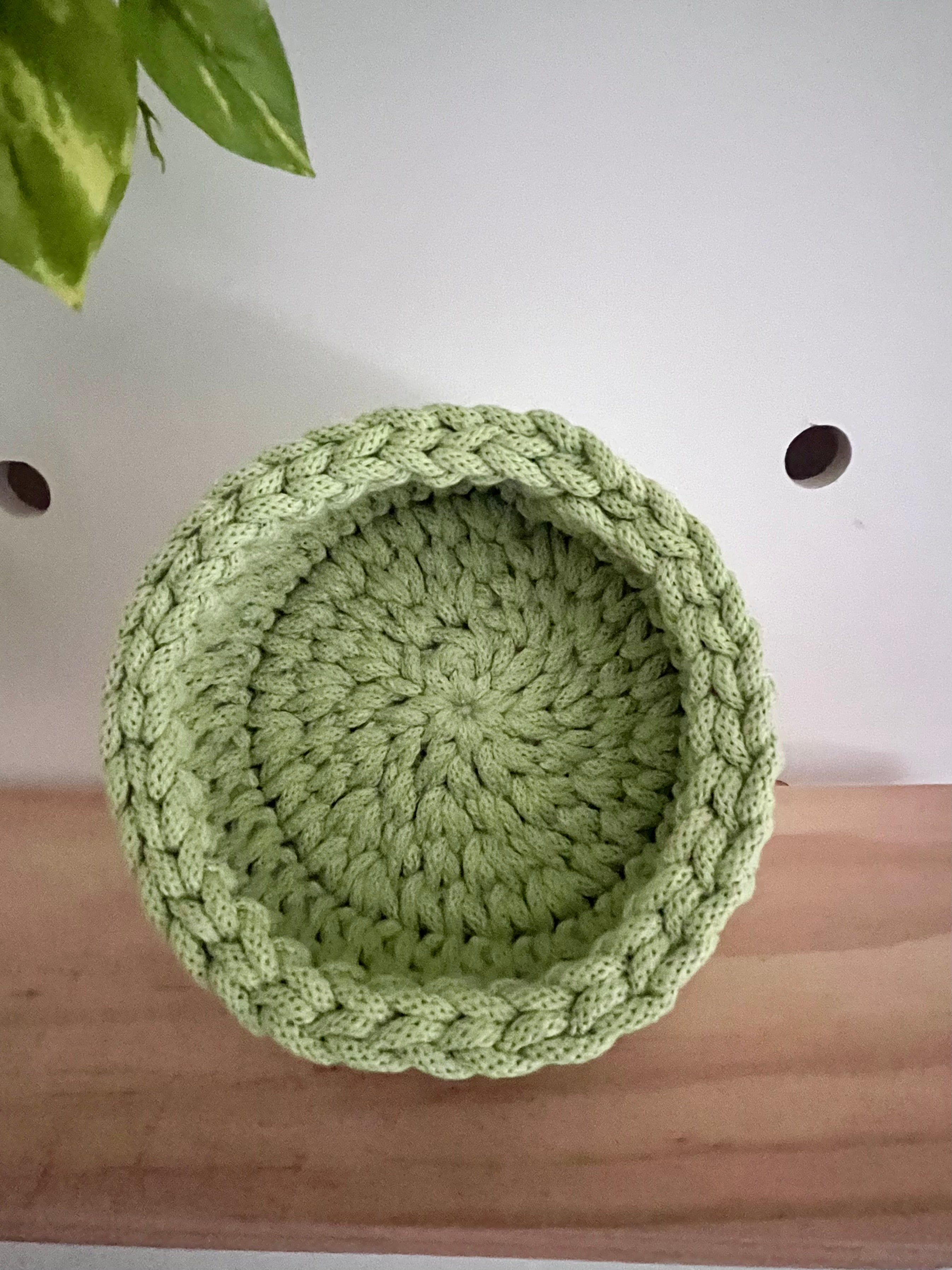 Handmade crochet basket - small - colour Matcha