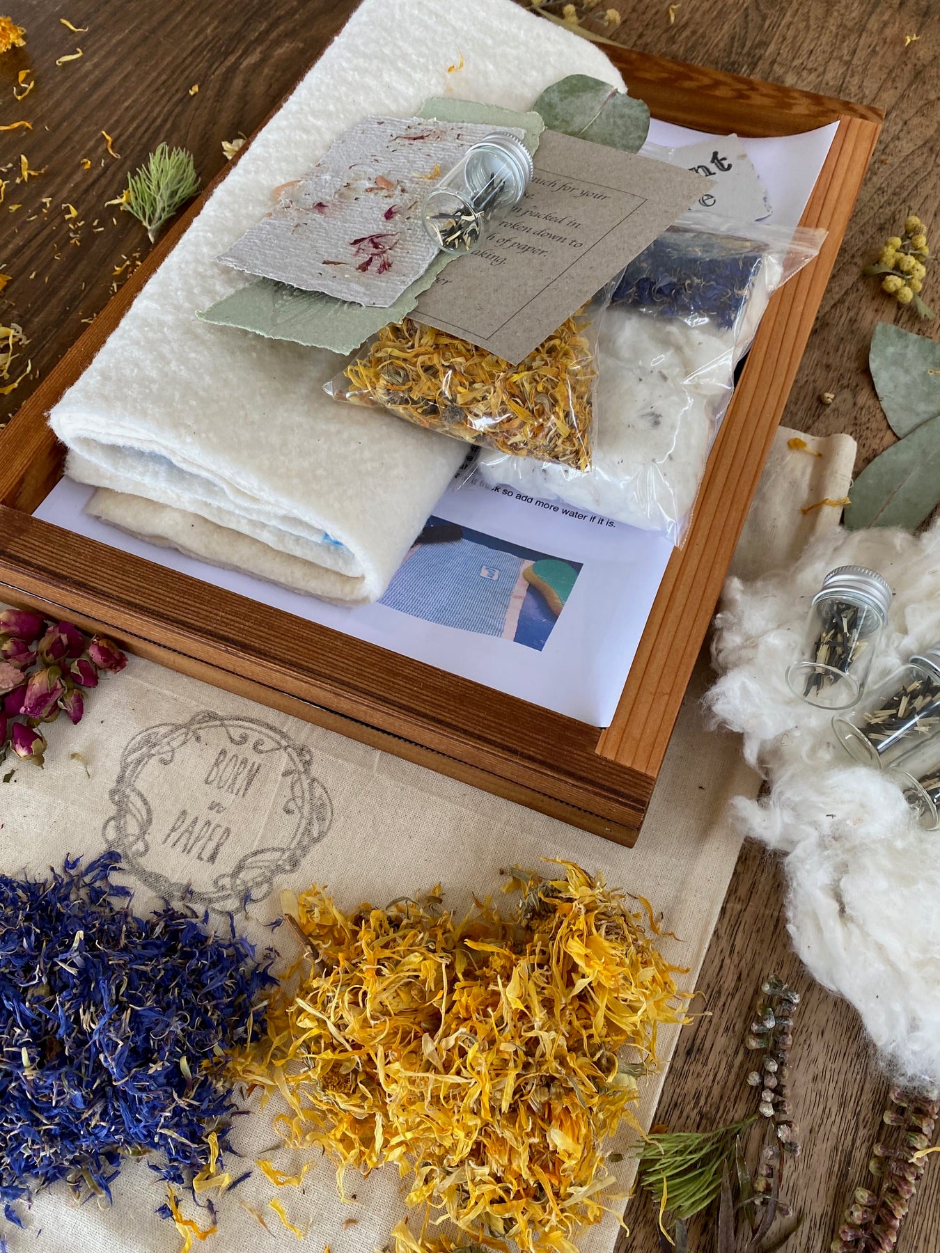 Paper Making Kit A4 - Red Cedar Mould and Deckle - including Free Pillow Box DIY