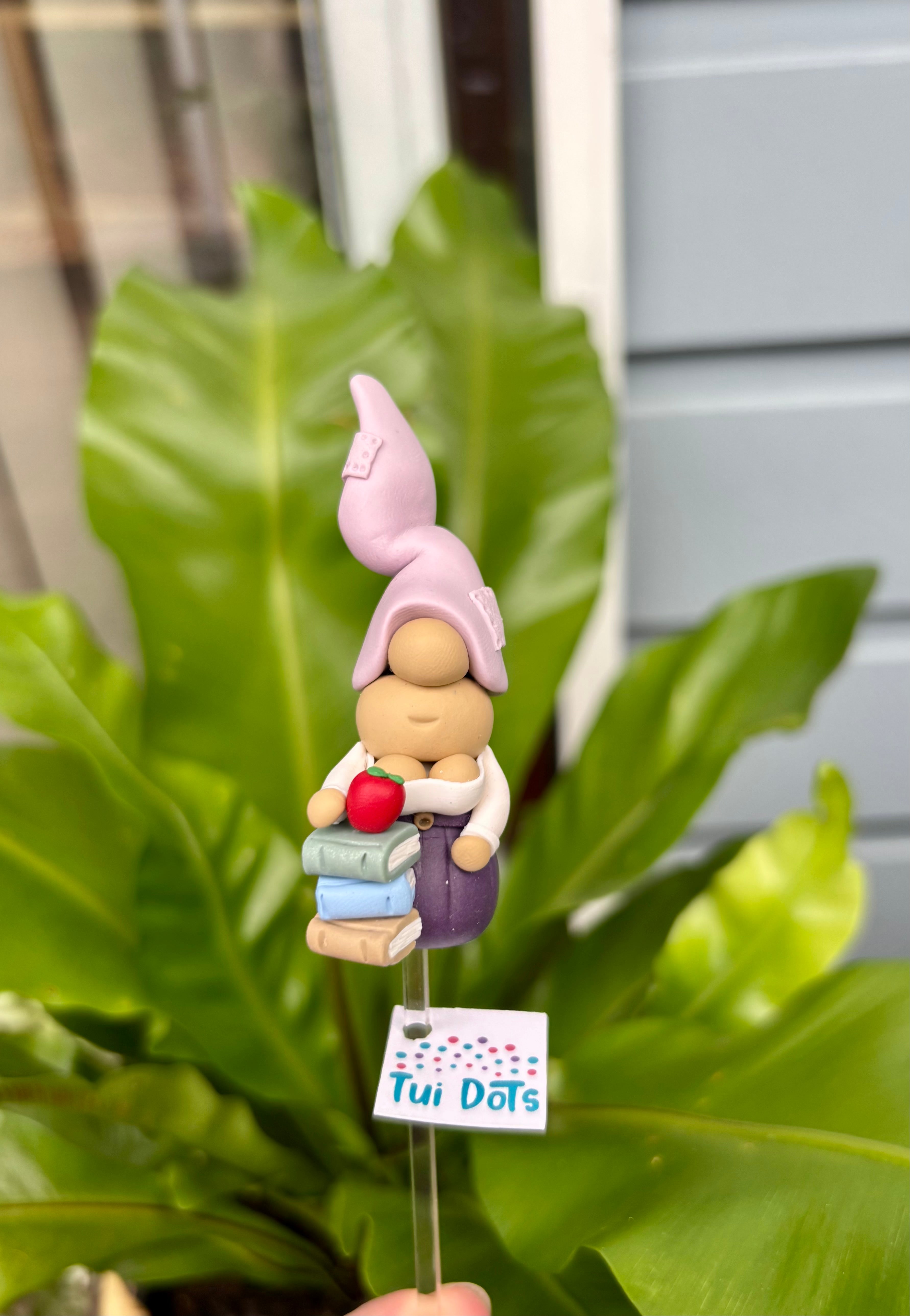 Tiny Gnome - Book stack female (teacher gift) | Polymer clay gnome